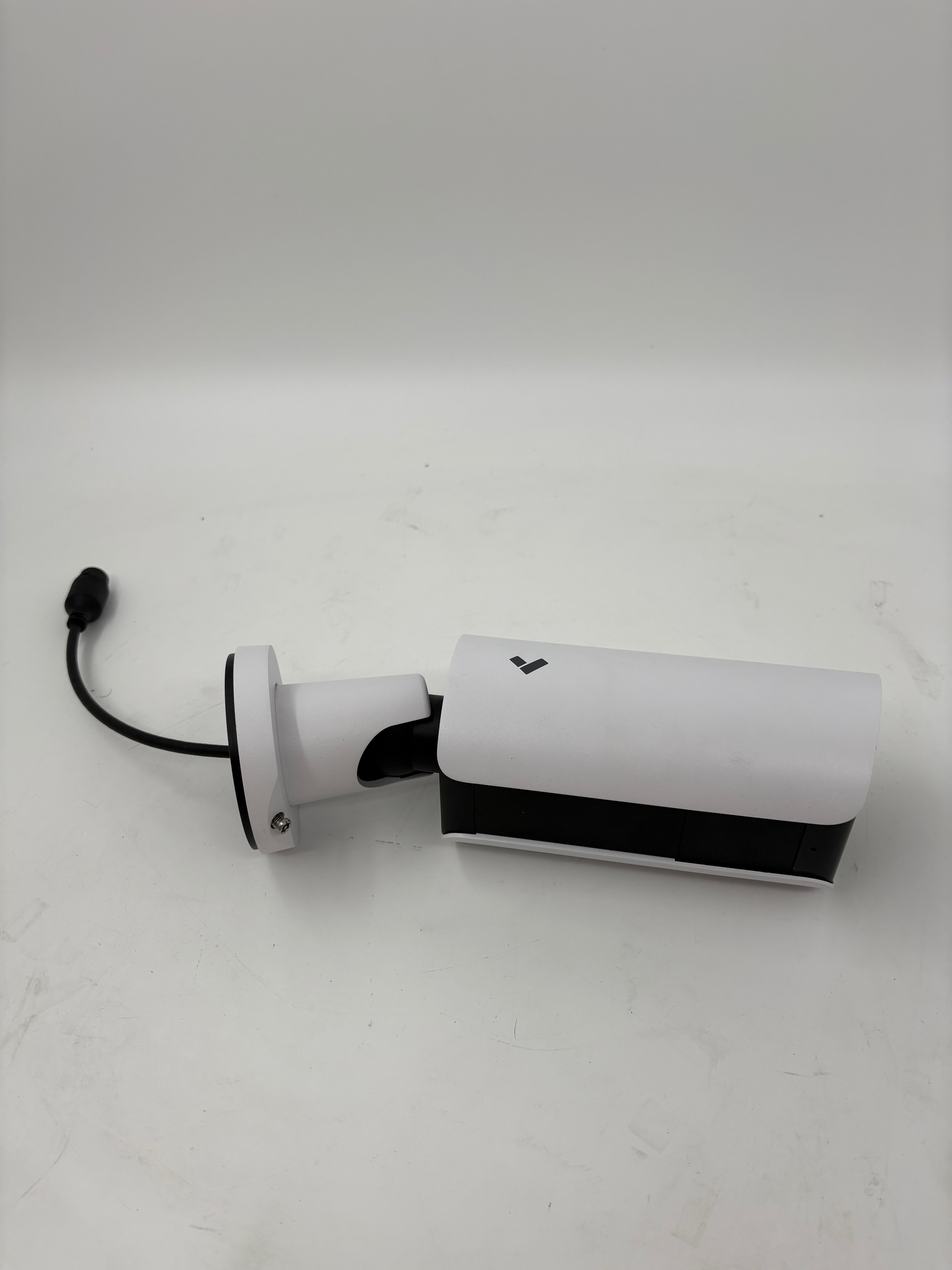 Verkada Outdoor Wide Angle Bullet Camera CB52-E Security Camera 3x Zoom 30m IR