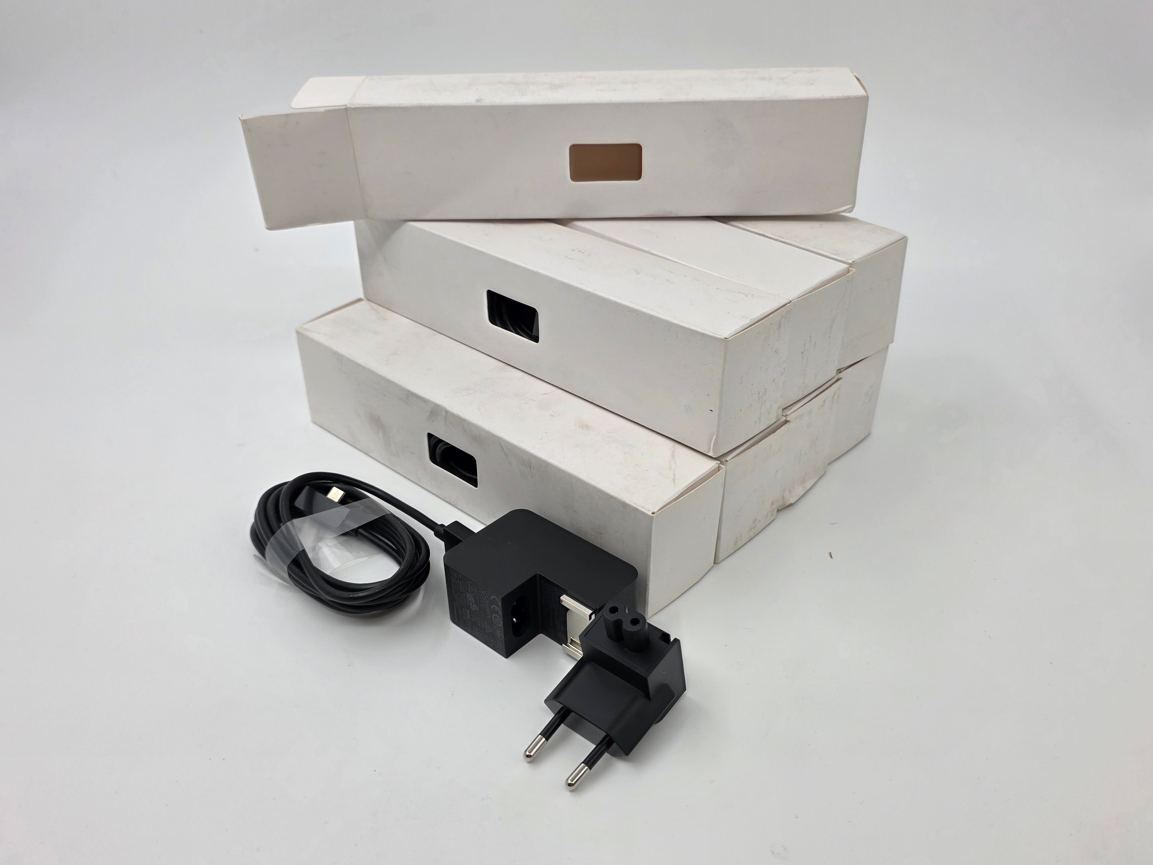 BATCH OF x8 Microsoft Model 1624 EU charger