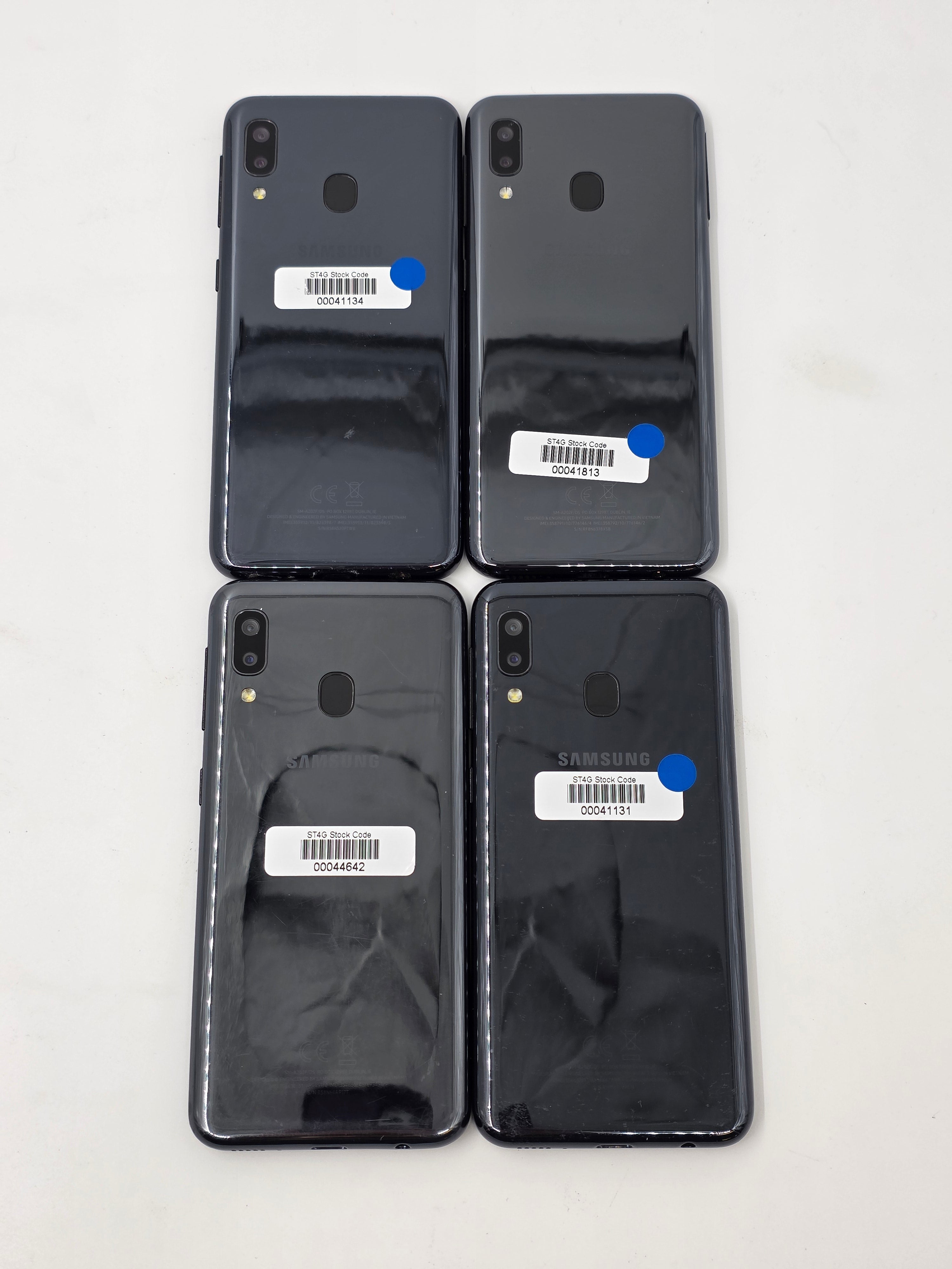 Batch of 4 Samsung Galaxy A20e SM-A202F/DS 32GB SPARES ONLY