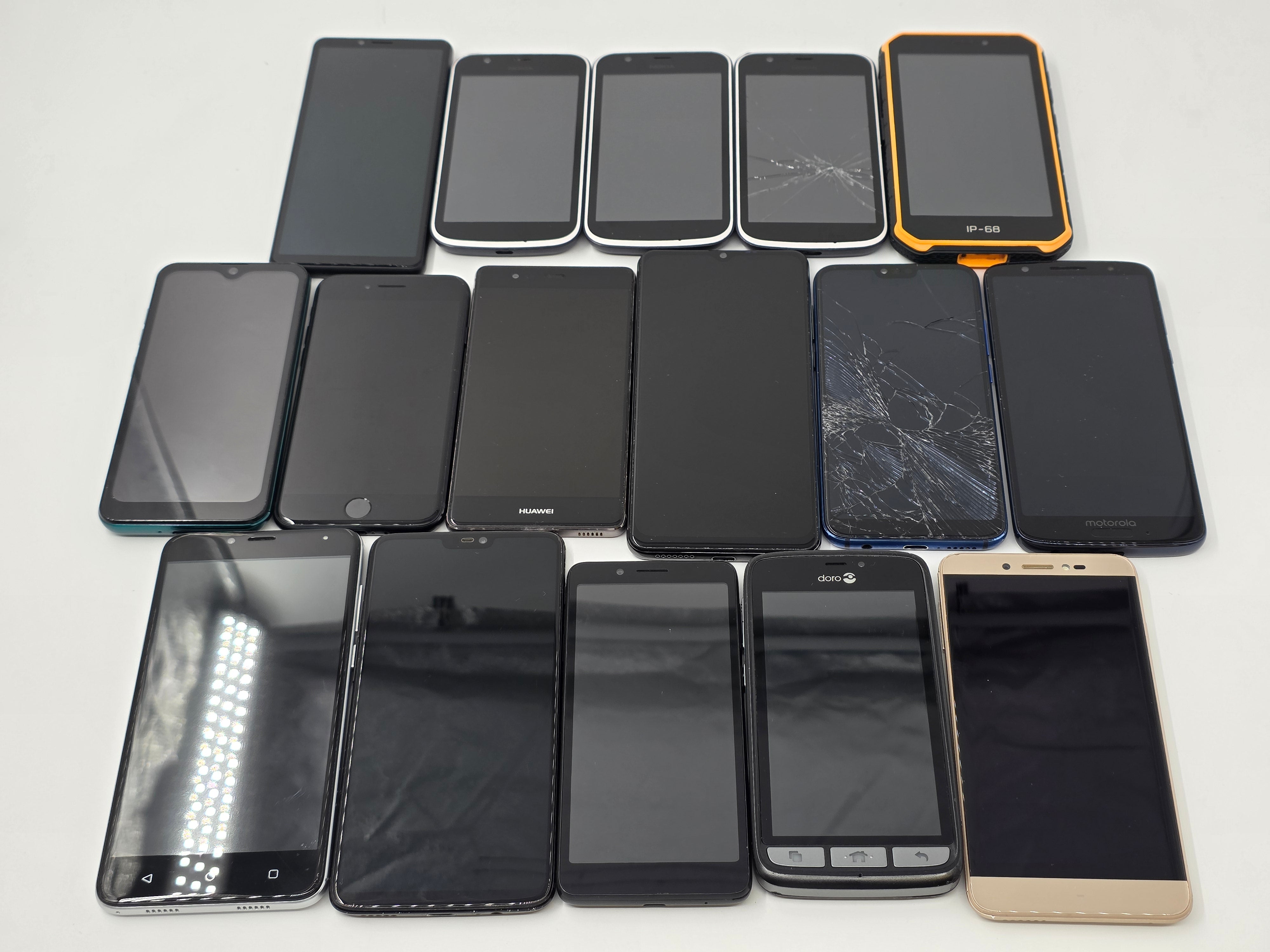 MIXED BATCH OF 17 MOBILE PHONES SPARES ONLY