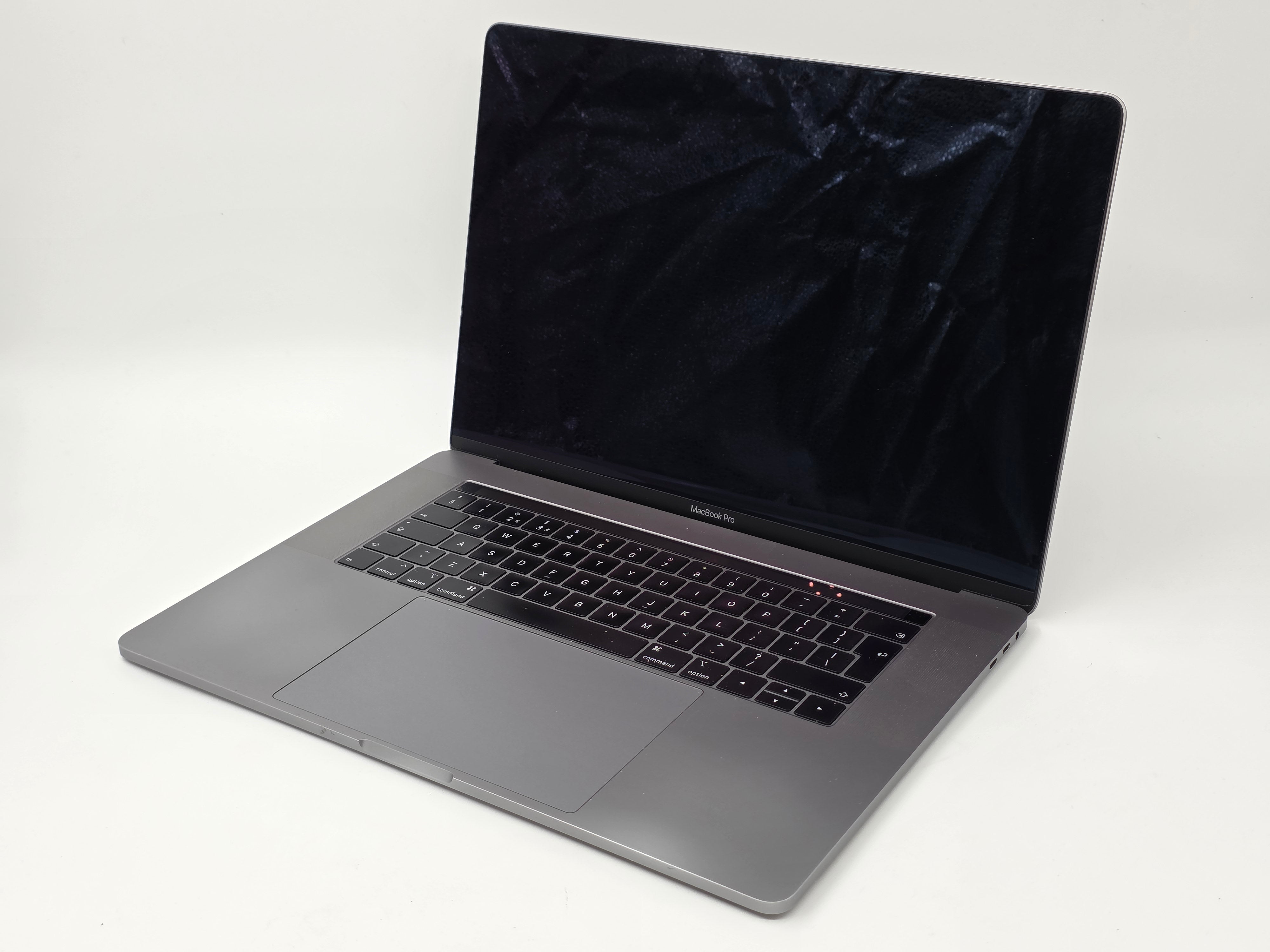 APPLE A1990 EMC: 3215 NO MOTHERBOARD SPARES ONLY