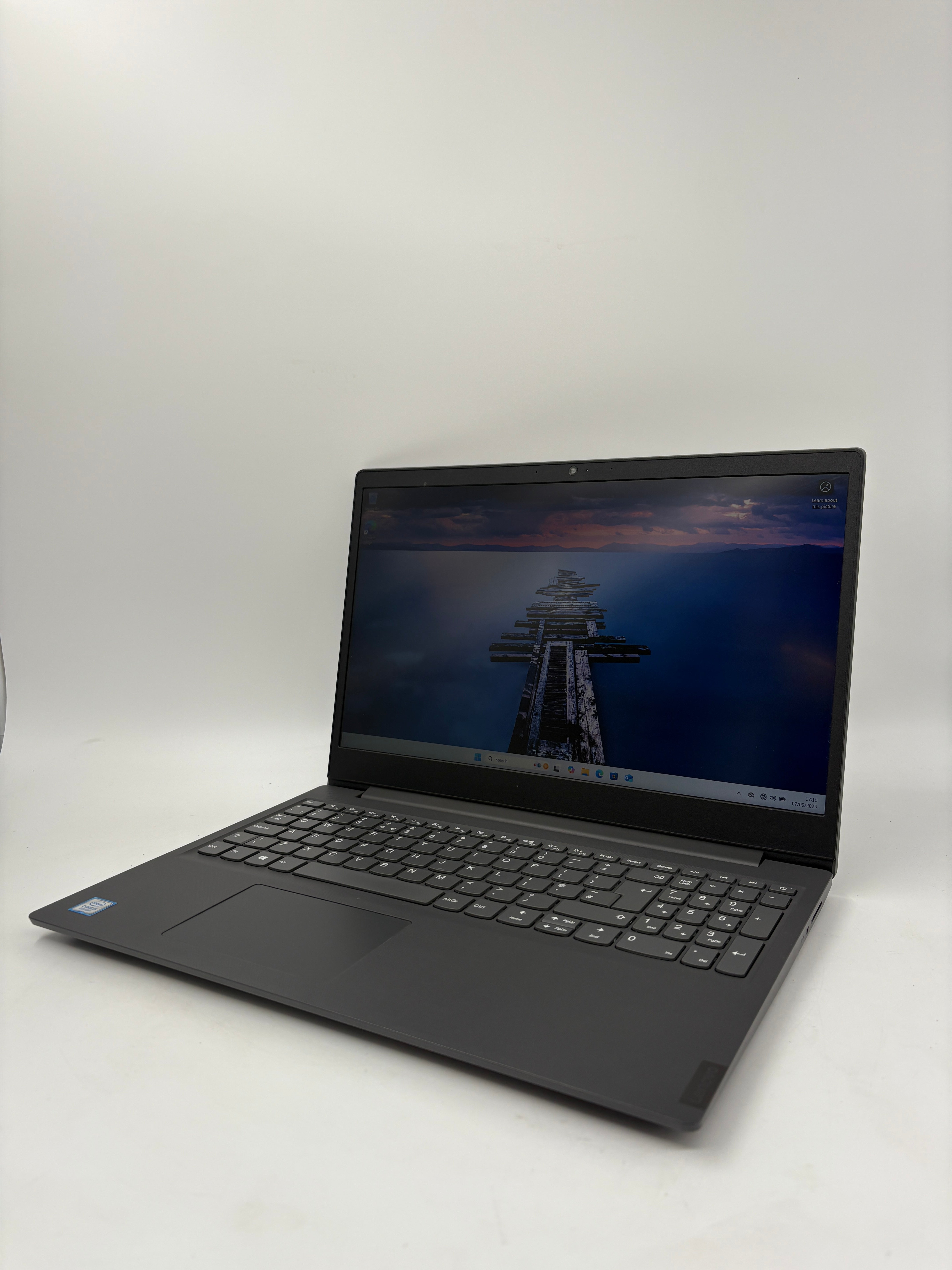 Lenovo Laptop V15-IWL 15.6" Screen i5 8th Gen 8GB RAM 512GB SSD W11