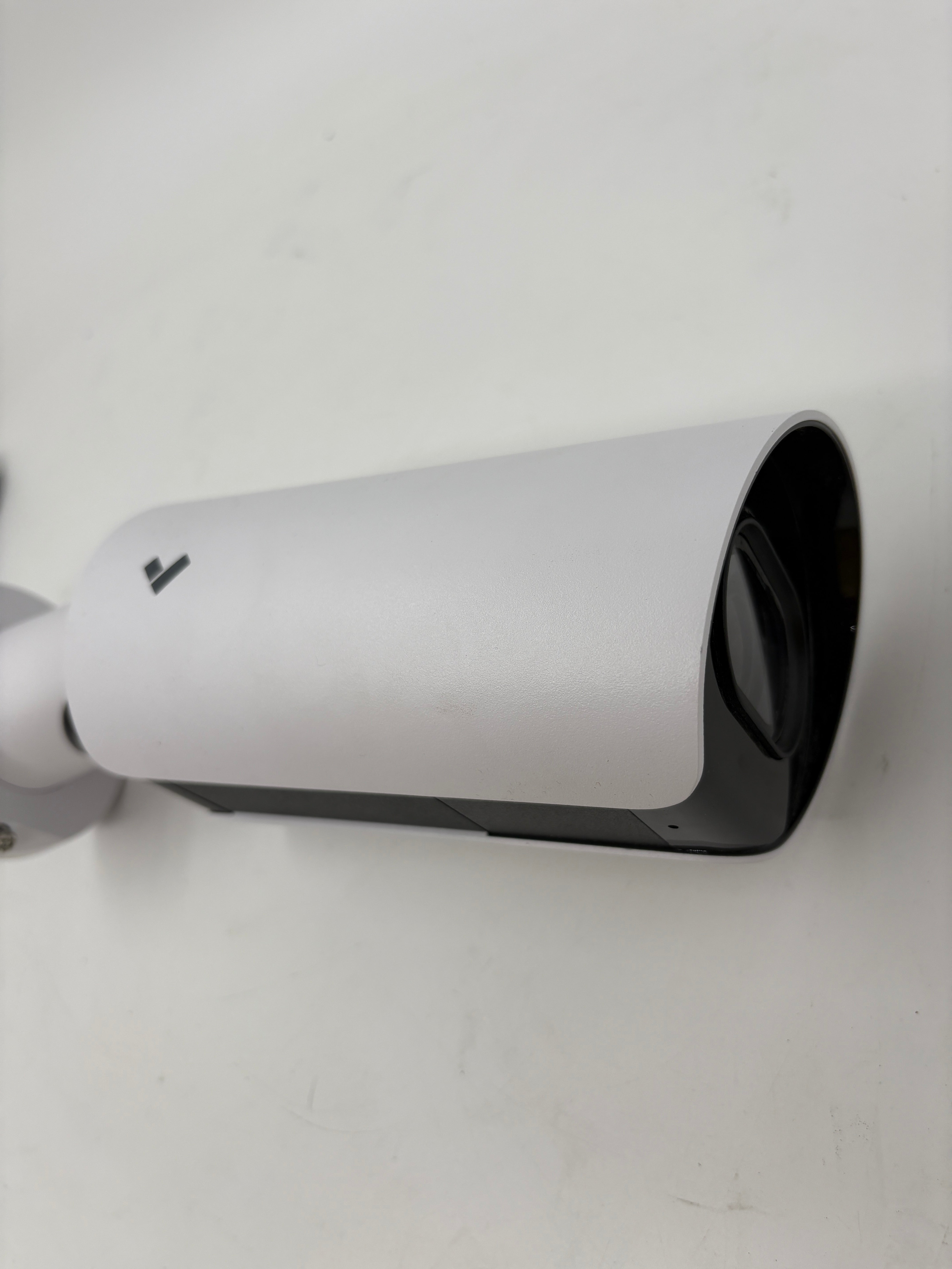 Verkada Outdoor Wide Angle Bullet Camera CB52-E Security Camera 3x Zoom 30m IR