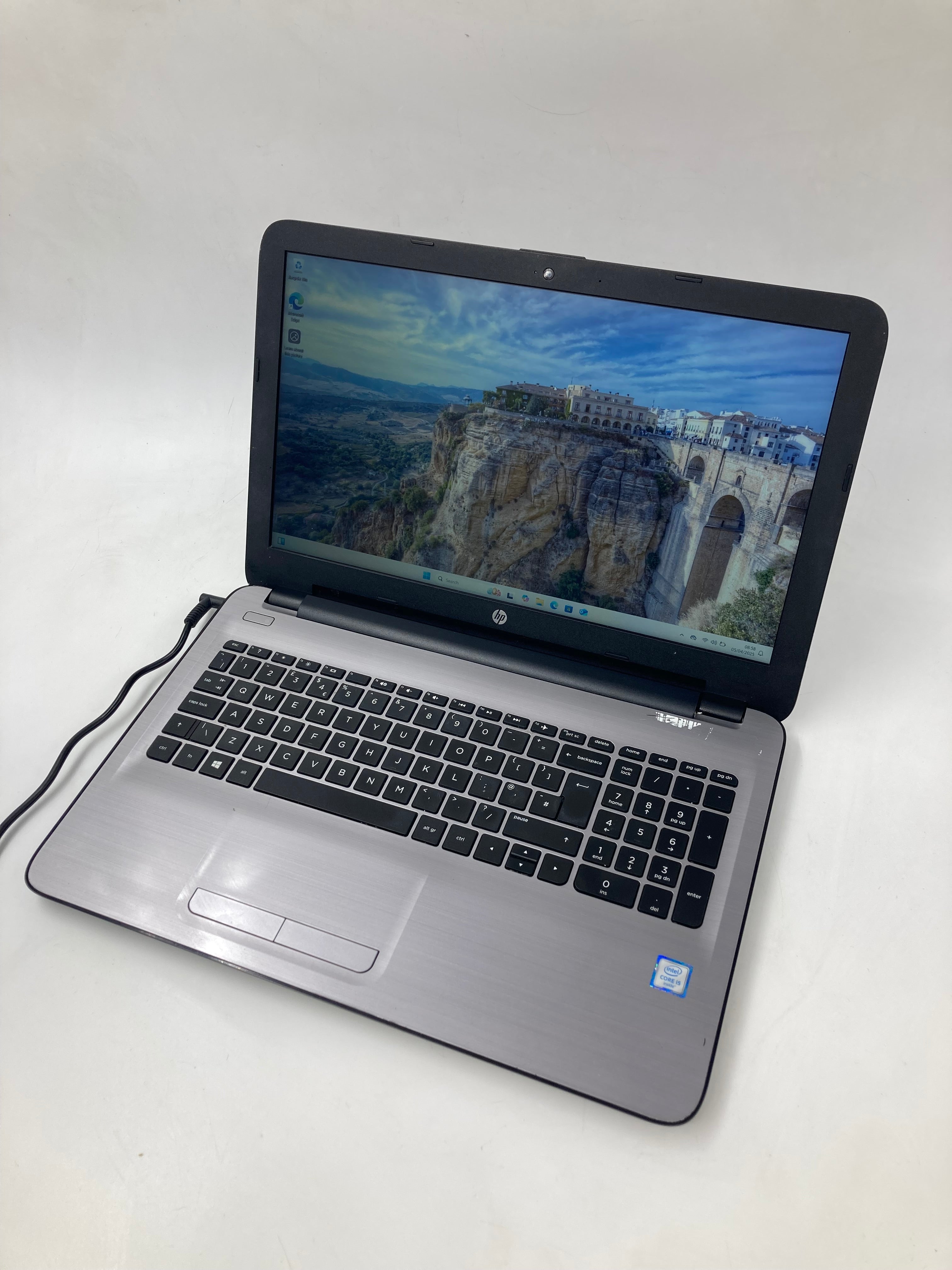HP Laptop 250 G5 15.6" i5-6200U 8GB RAM 256GB SSD W11 OS