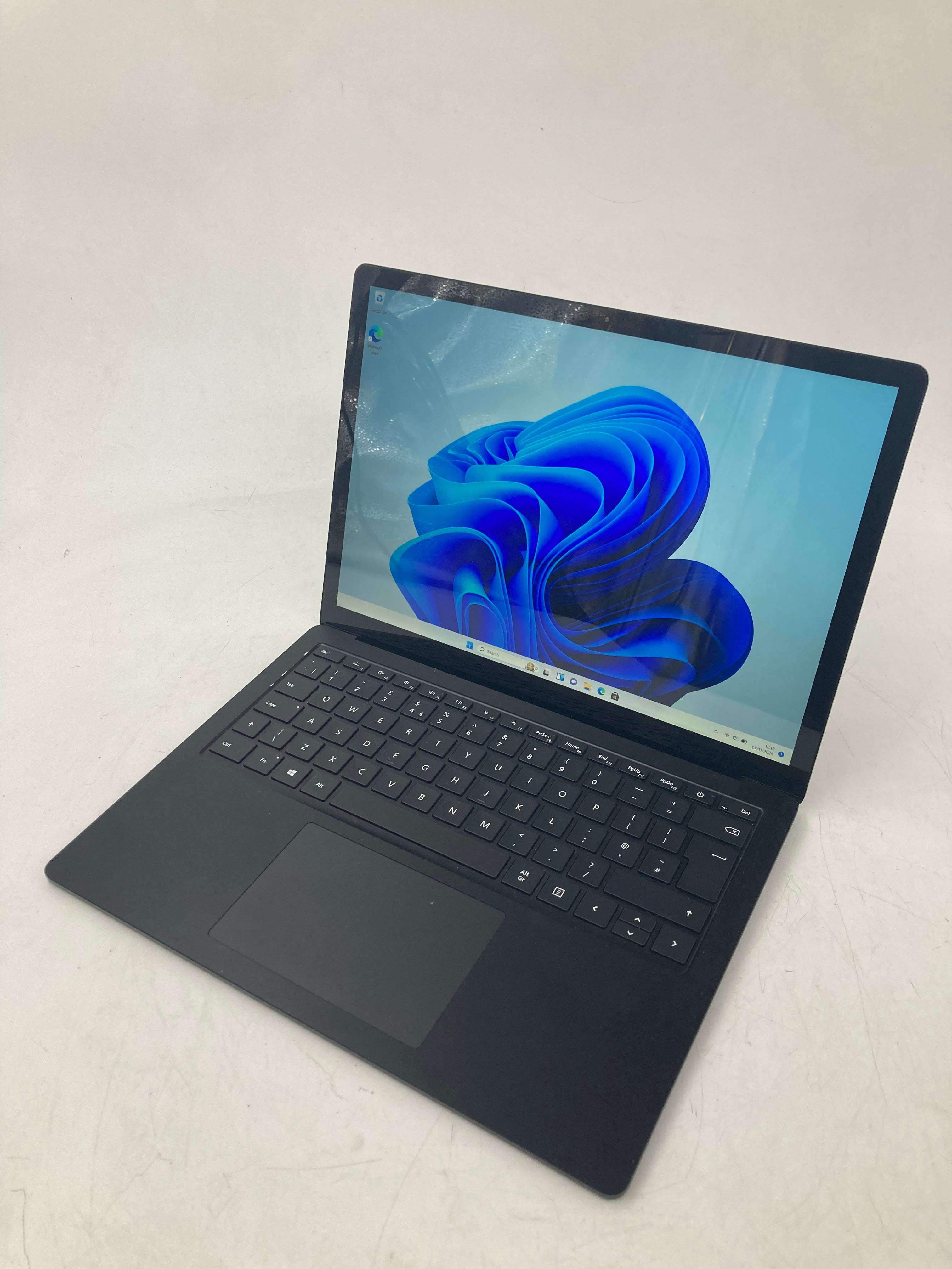 Microsoft Surface Laptop 3 13" Screen i3 10th Gen 8GB RAM 256GB SSD W11 *Spares*