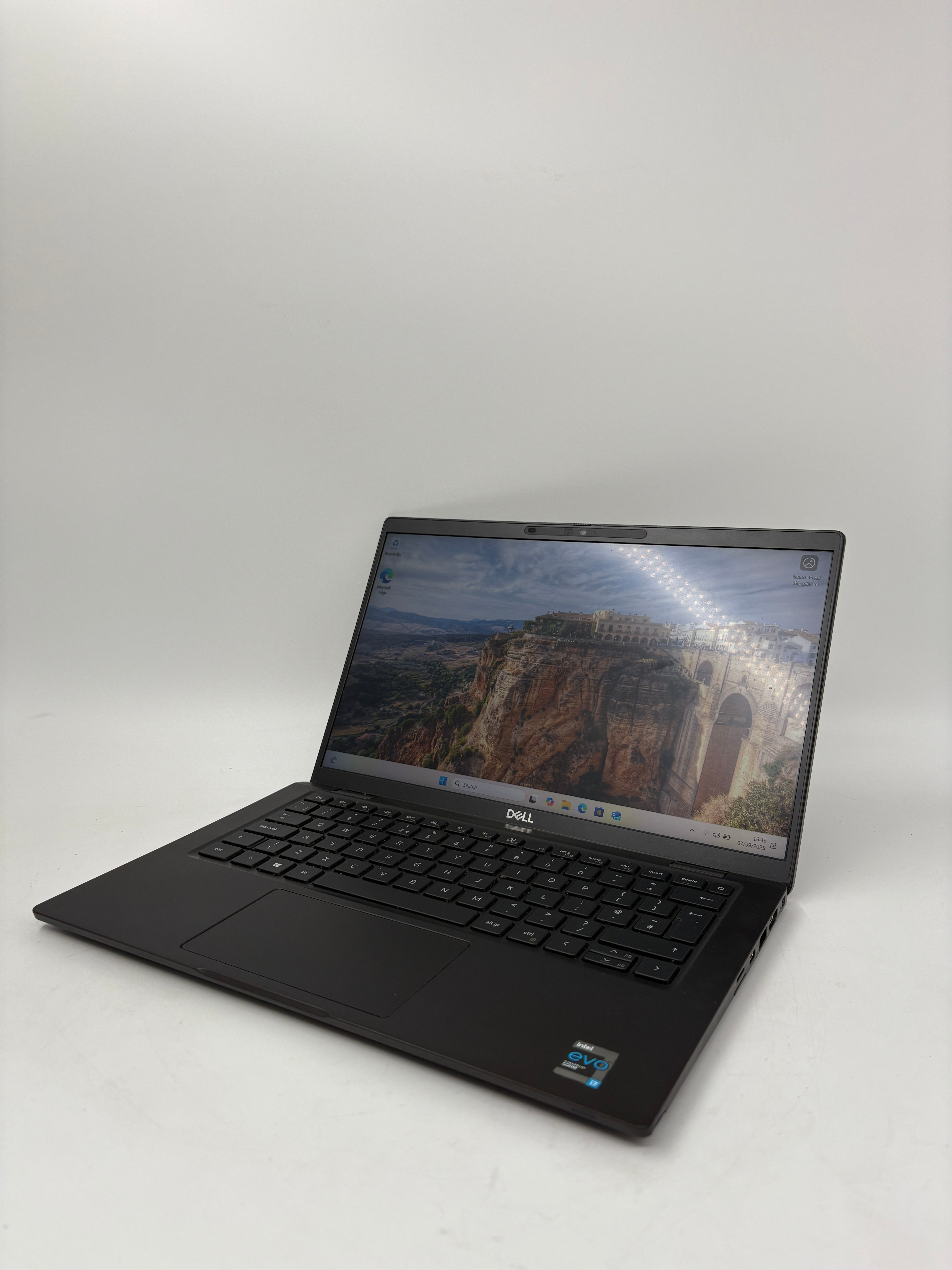 Dell Laptop Latitude 7420 14"Screen i7 11th Gen 16GB RAM 512GB W11