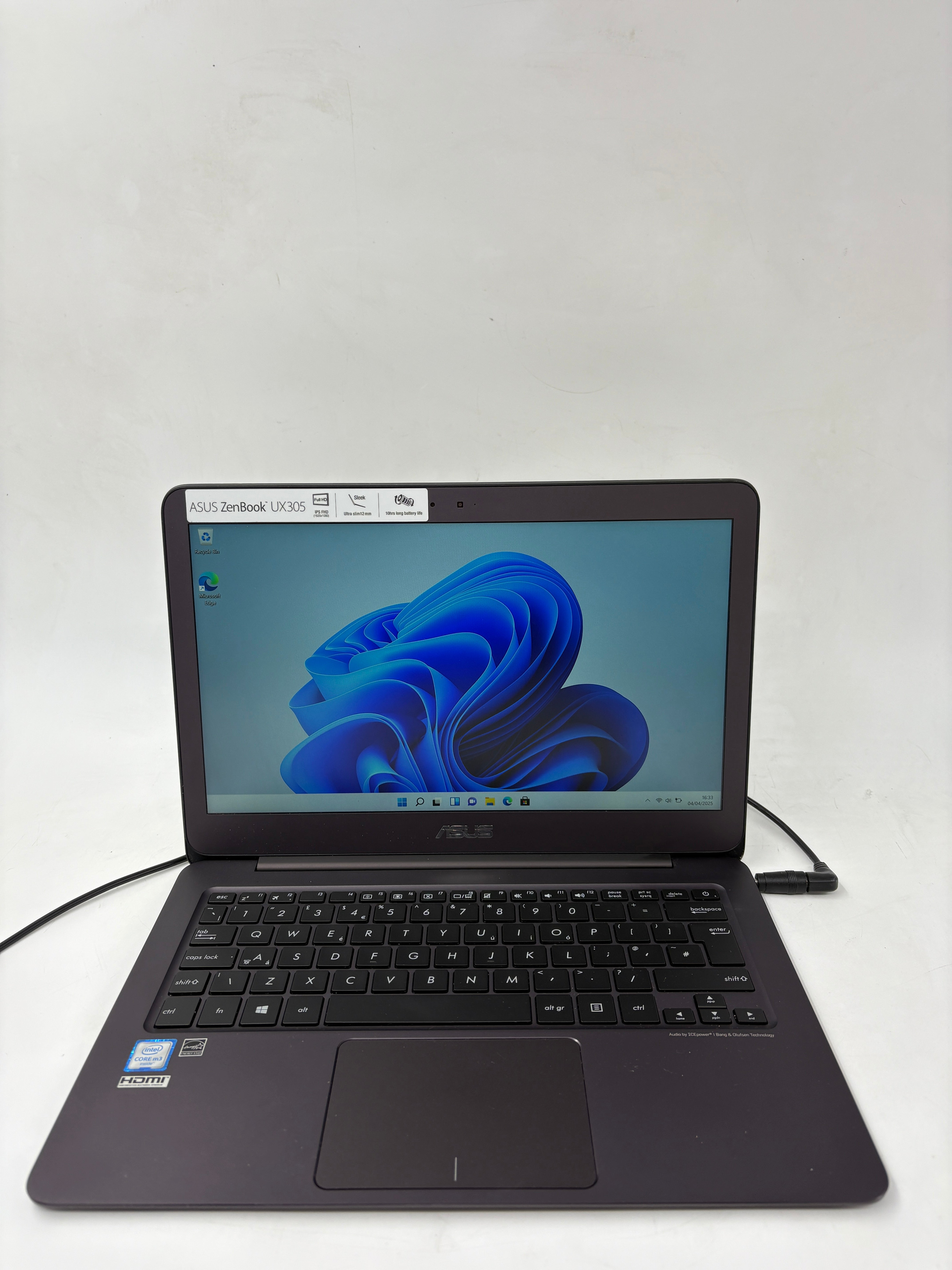 Asus Laptop ZenBook UX305 14" Screen m3-6Y30 8GB RAM 128GB SSD W11