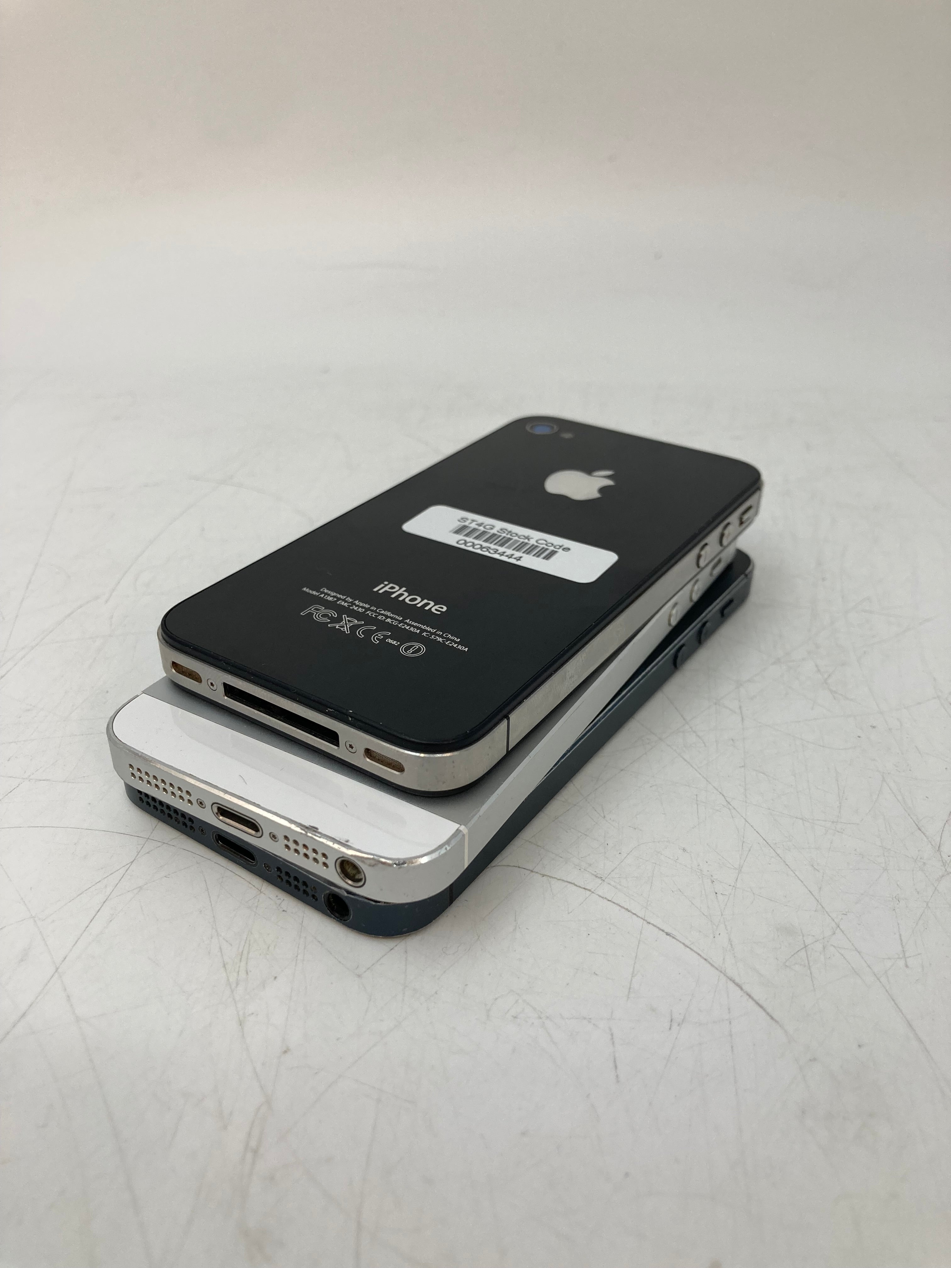 Apple Phones | 3.5"/4" | A1457 | A1387 | A1429 | 16GB Storage Lot of 3