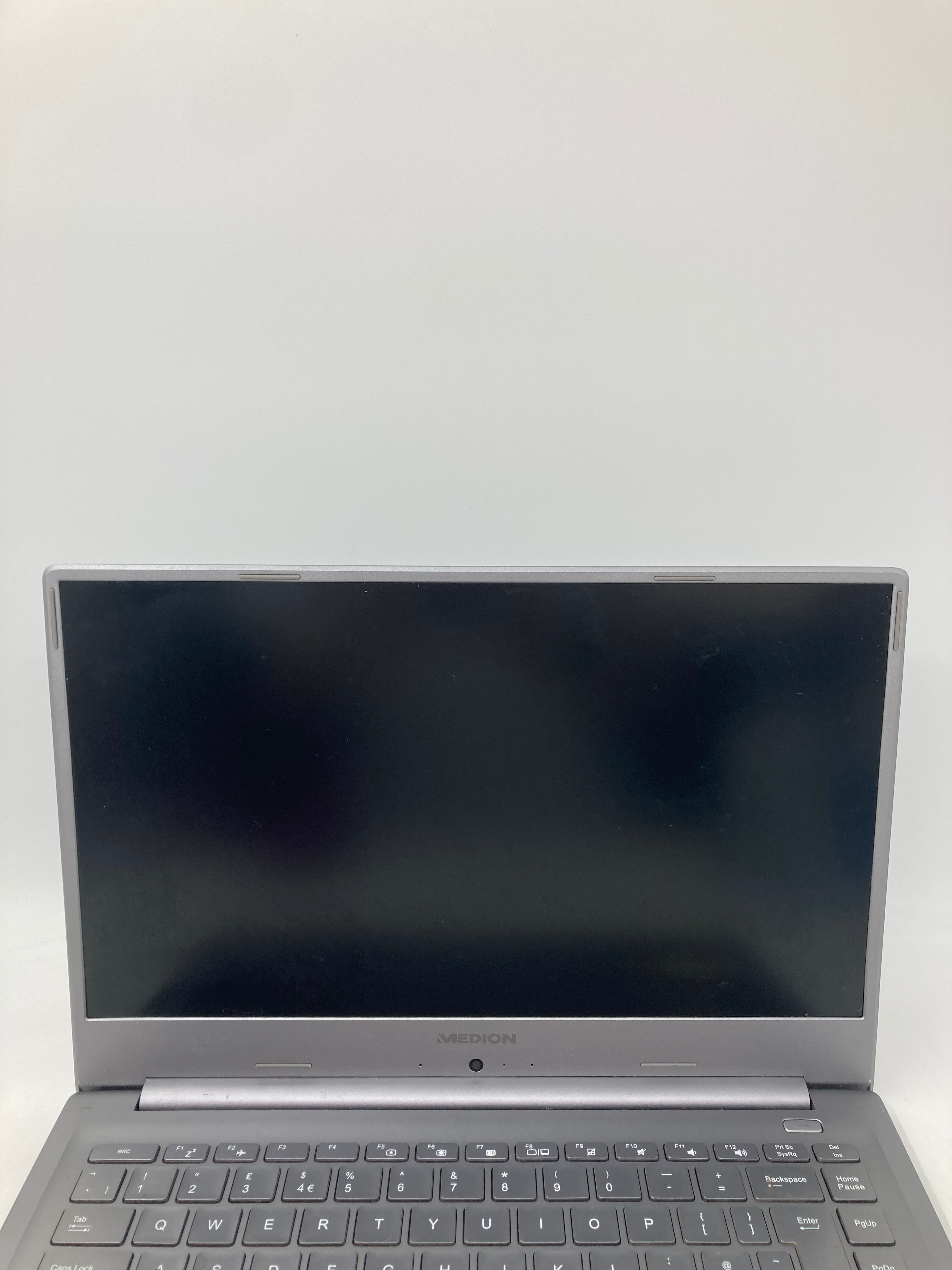 Medion Akoya P6645 15.6" Screen i5 8th Gen 8GB RAM No SSD No OS