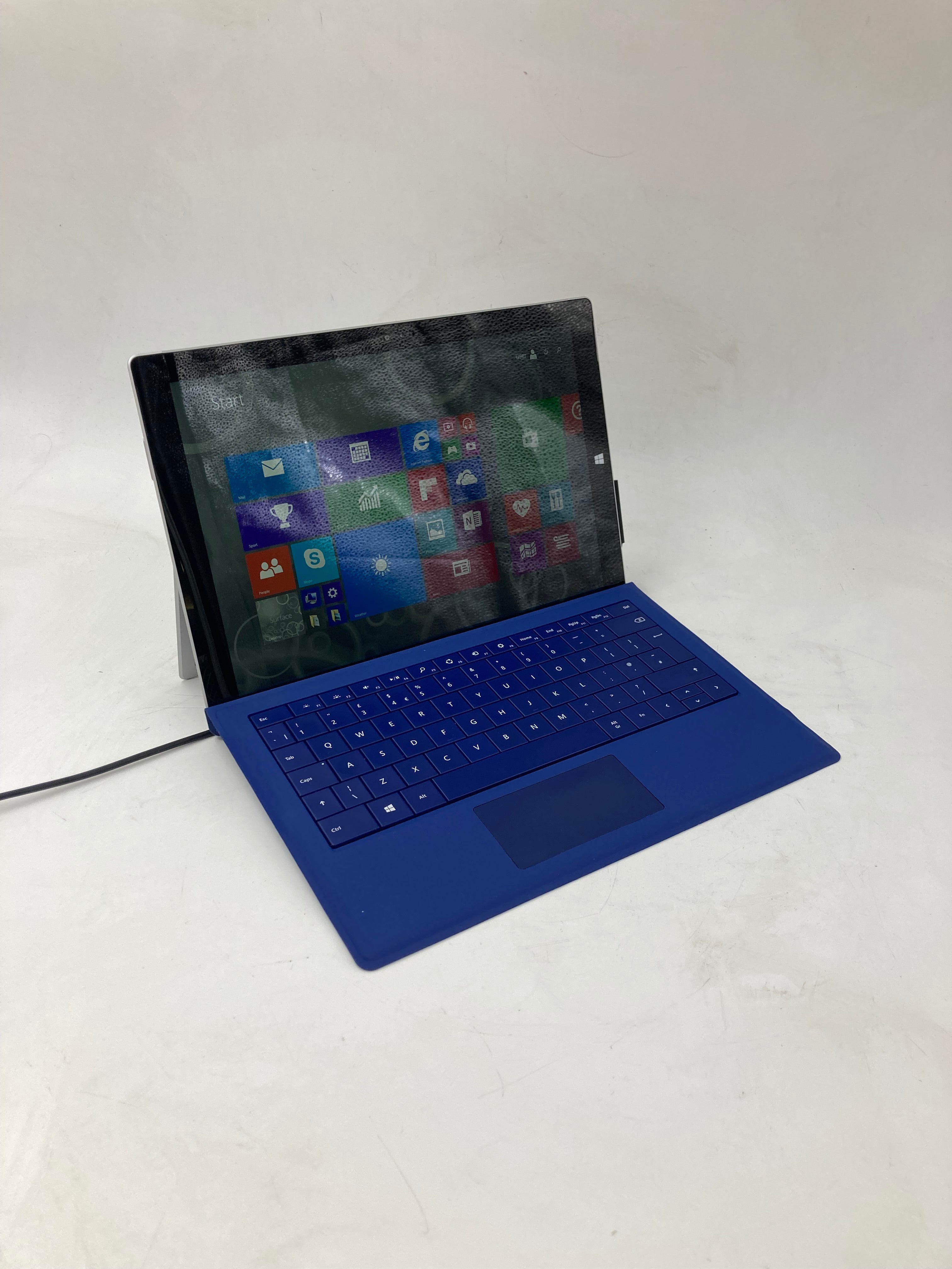 Microsoft Surface Pro 3 12" Screen i5 4th gen 8GB 256GB SSD Windows 8
