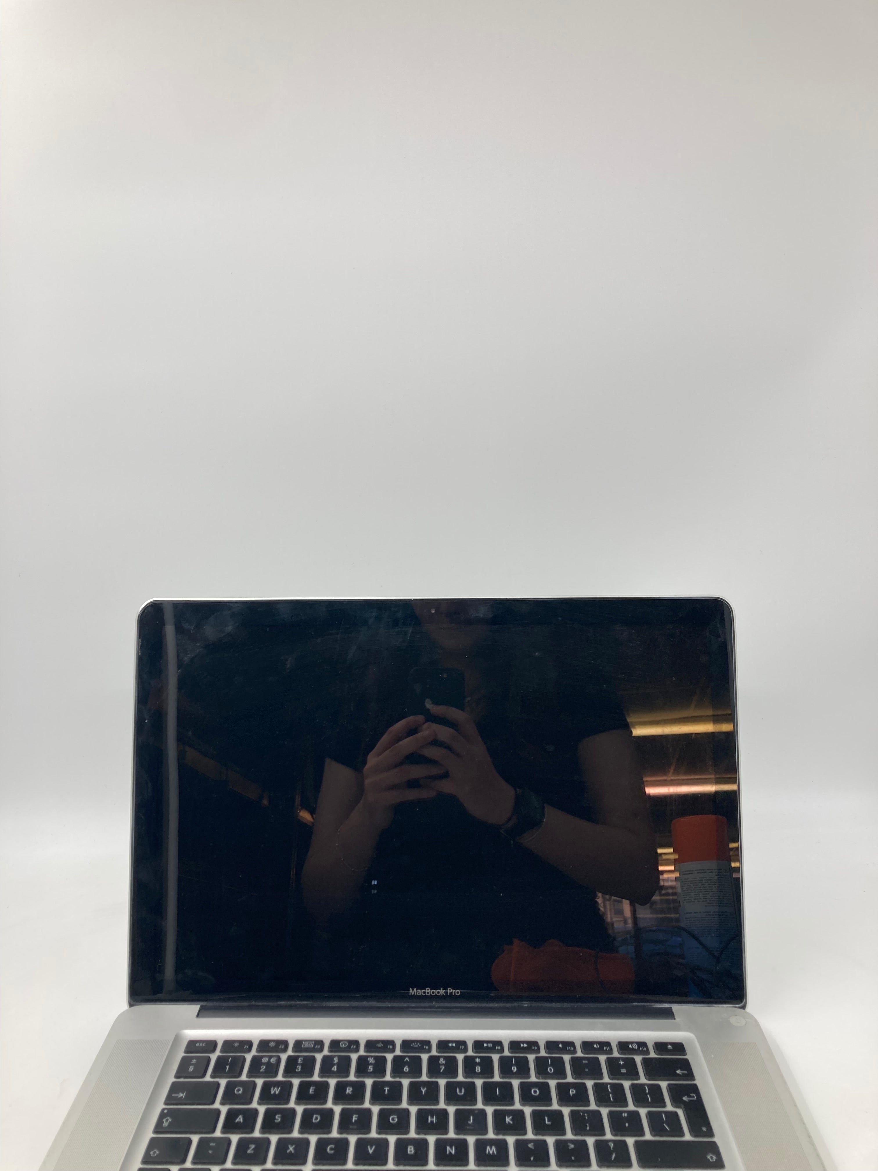 Apple MacBook Pro 15" Screen Core 2 Duo 4GB RAM No SSD No OS *Spares*