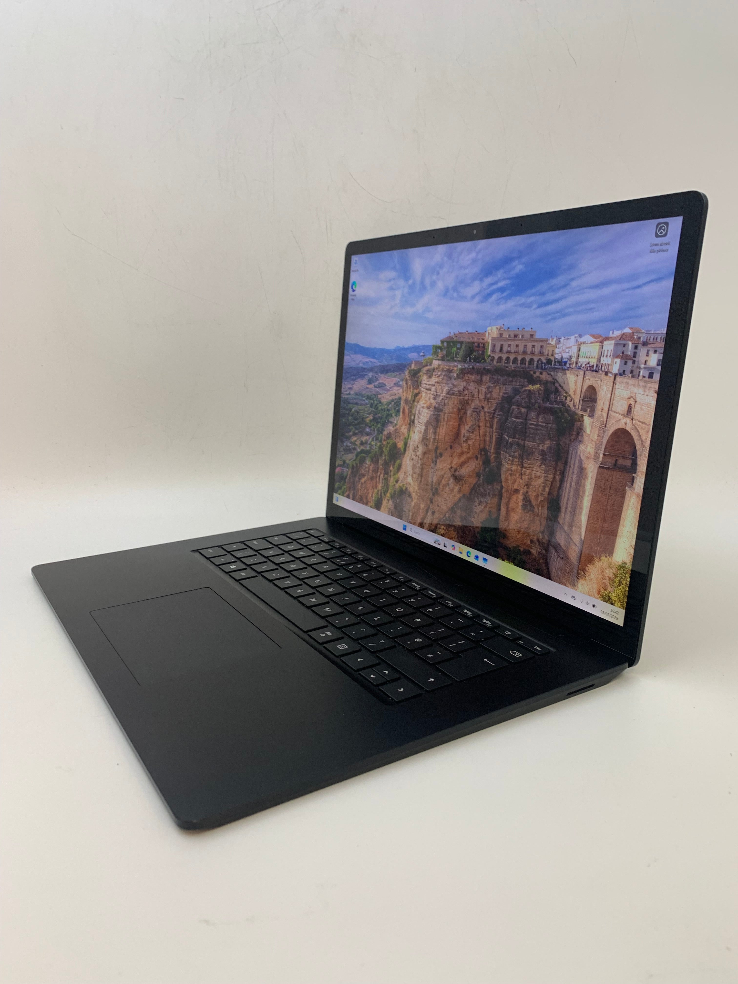 Microsoft Surface Laptop 3 | 15" 2K Touchscreen | i5 10th Gen | 8GB RAM | 256GB SSD | W11 Pro