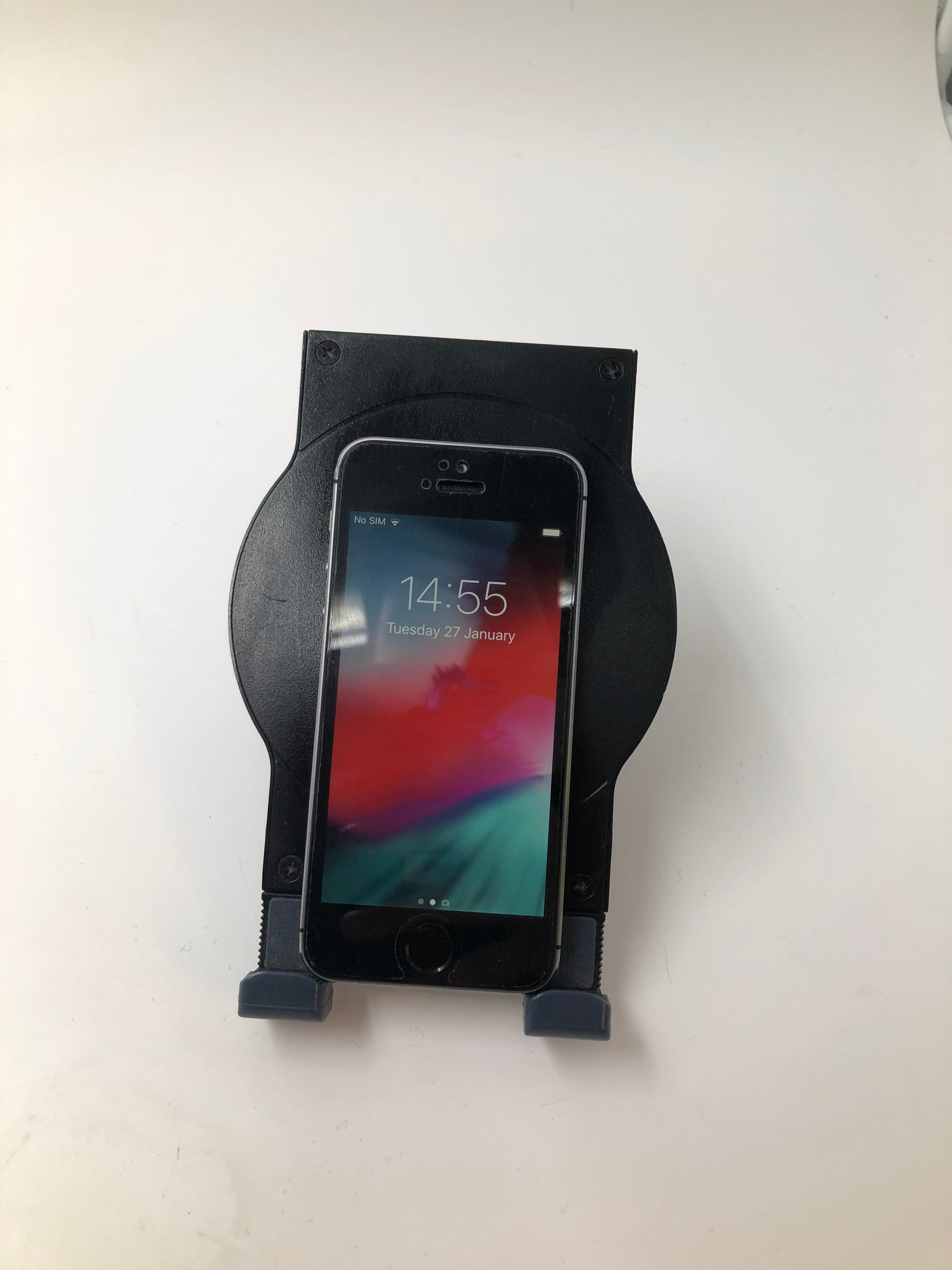 Apple iPhone 5s (2013), 4" Screen, 16GB Storage, A7 Chipset, Silver/Black