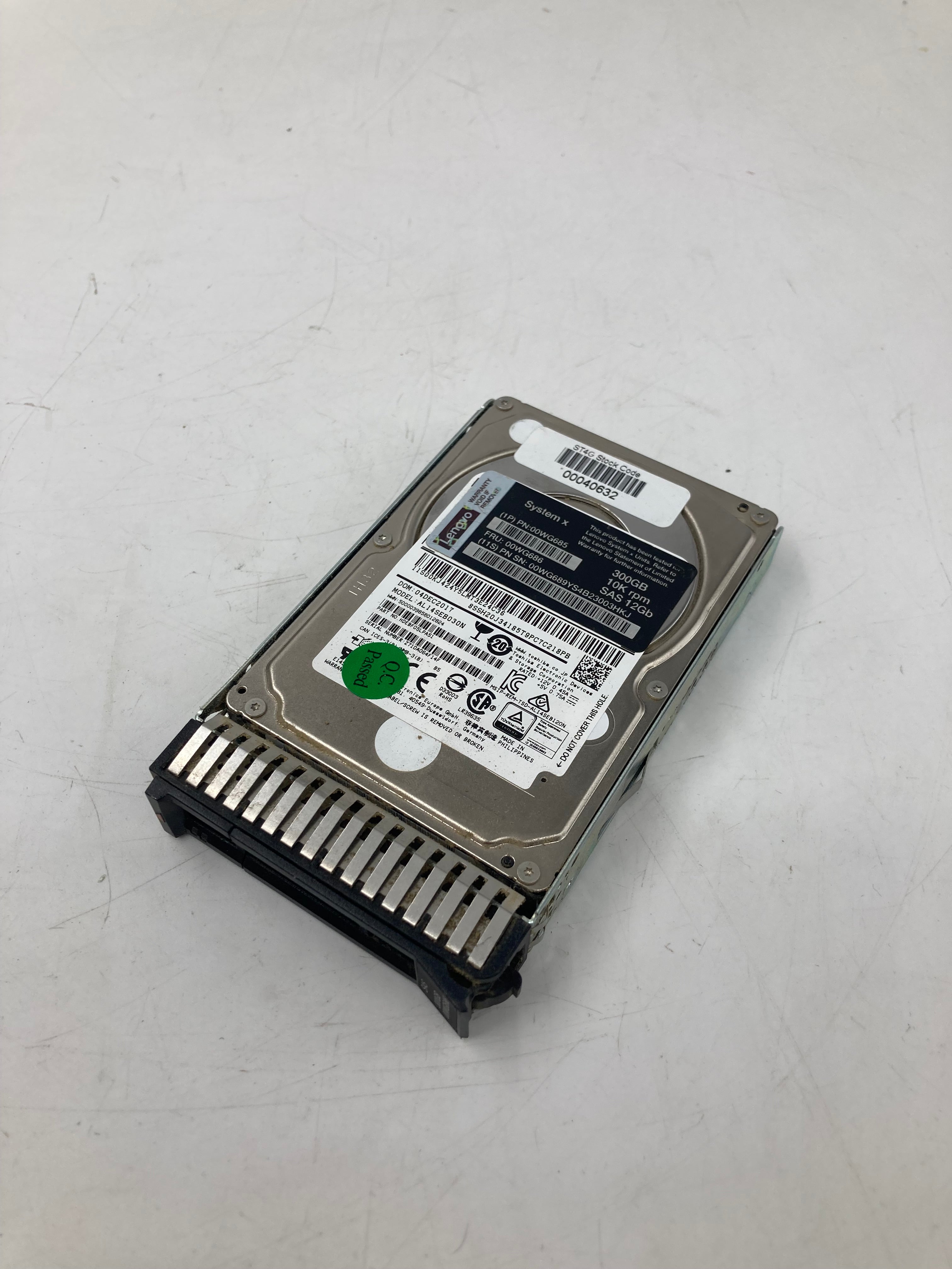 IBM HDD 2.5" SAS 300GB 10K RPM 12Gbps FRU 00WG686 Lot of 4