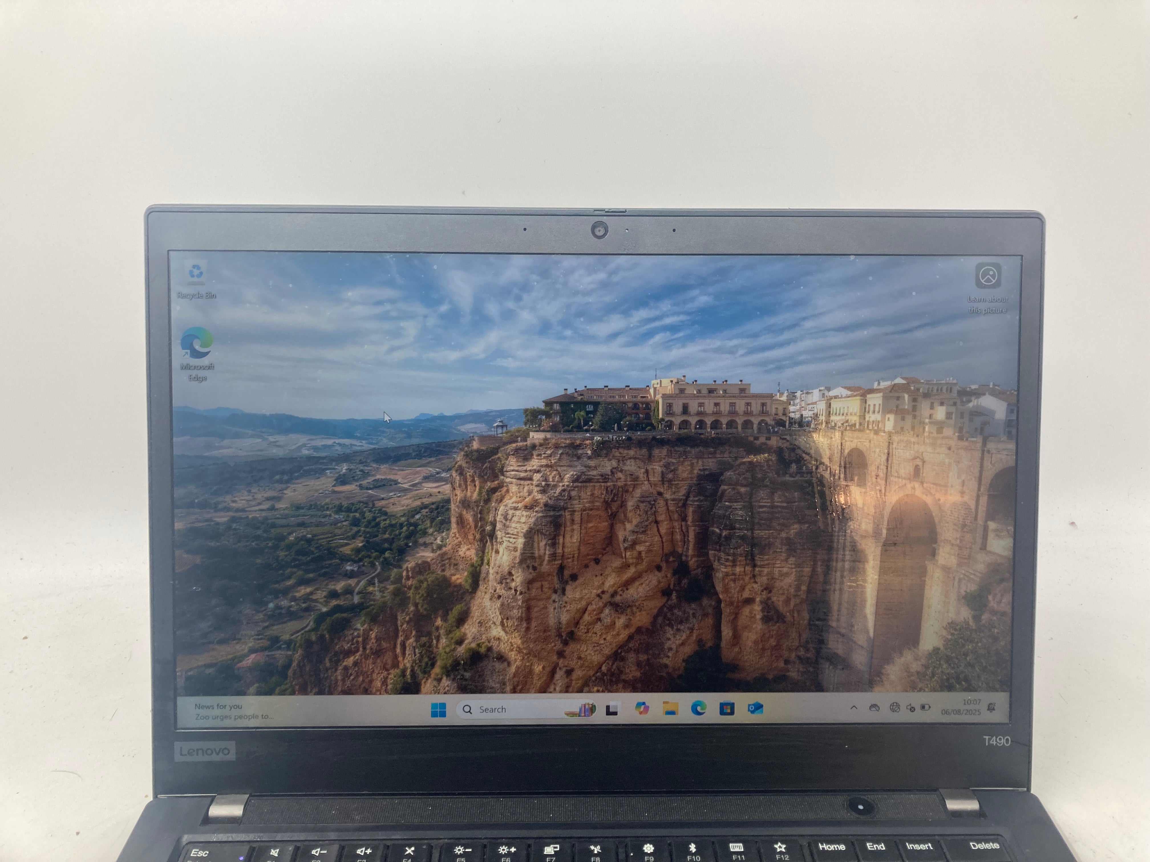 Lenovo ThinkPad T490 14" Screen i5 8th Gen 8GB RAM 256GB SSD Win 11