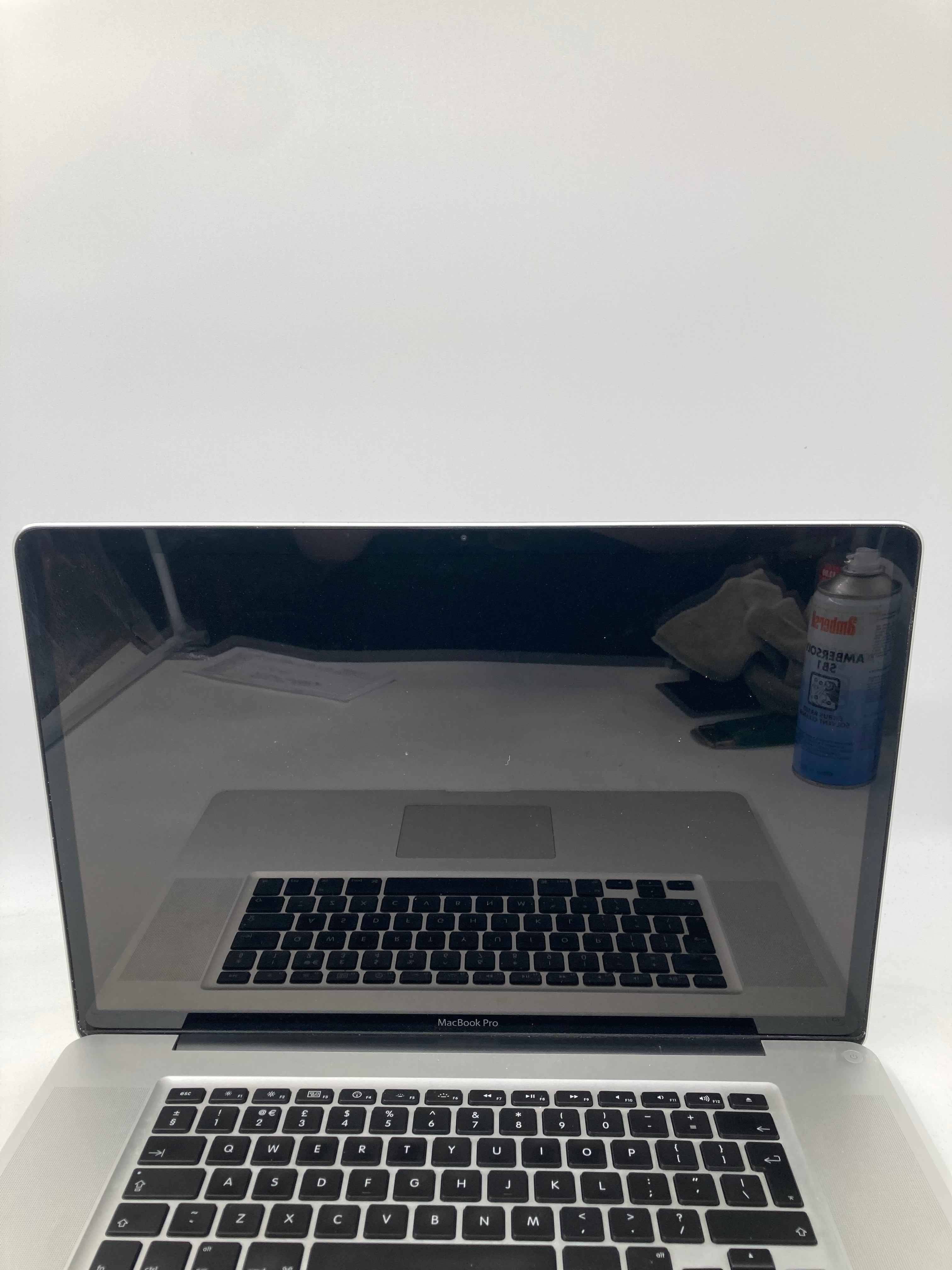 Apple MacBook Pro 2009 17" Screen Core 2 Duo 4GB RAM No SSD No OS *Spares*