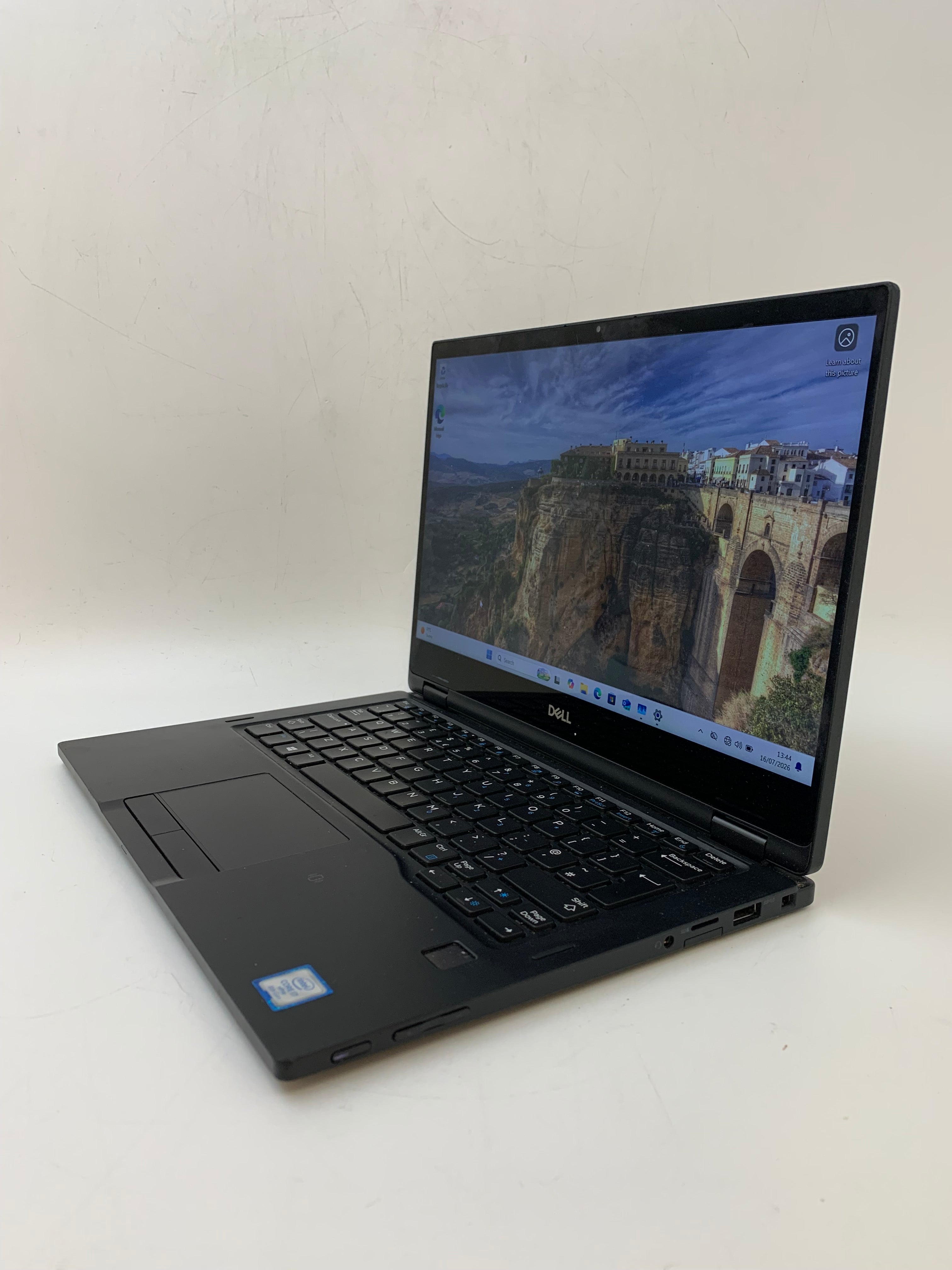 Dell Latitude 7390 2-in-1 | 13.3" FHD | i7 8th Gen | 16GB RAM | 256GB SSD | W11 Pro