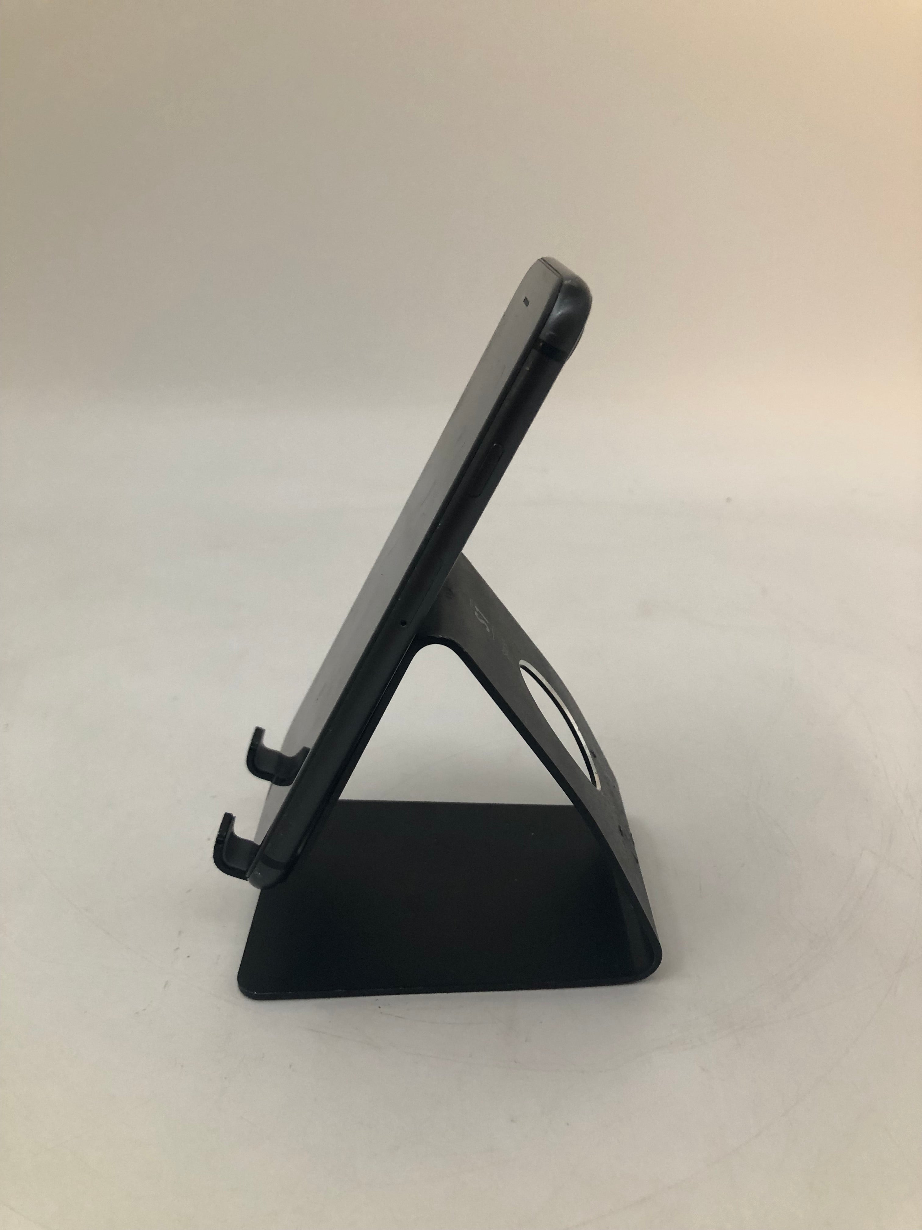 Apple iPhone 8 4.7" Screen 2017 64GB Storage Black *Spares*