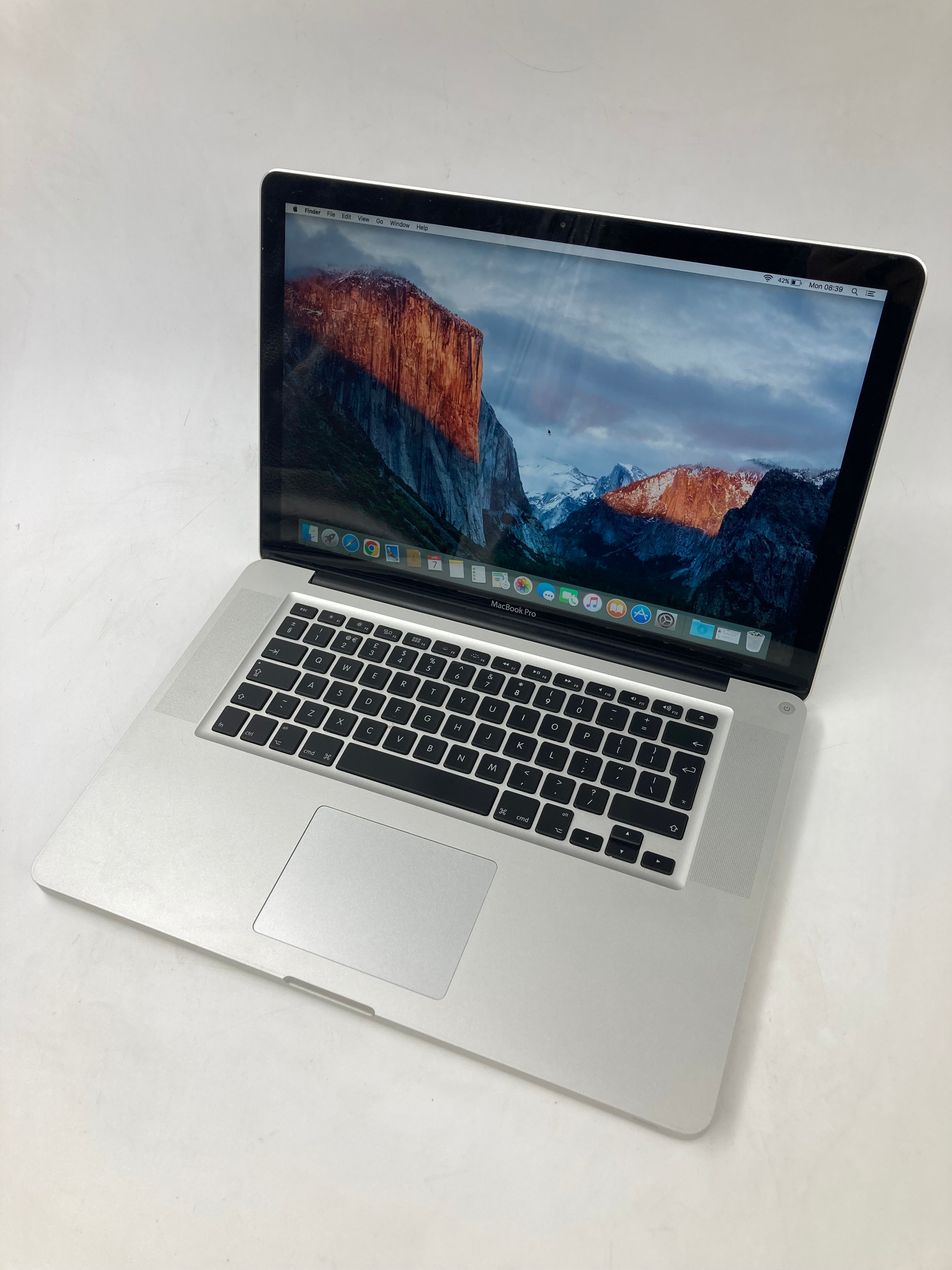 Apple MacBook Pro A1286 15.4" Intel Core i7 4GB RAM 250GB SSD