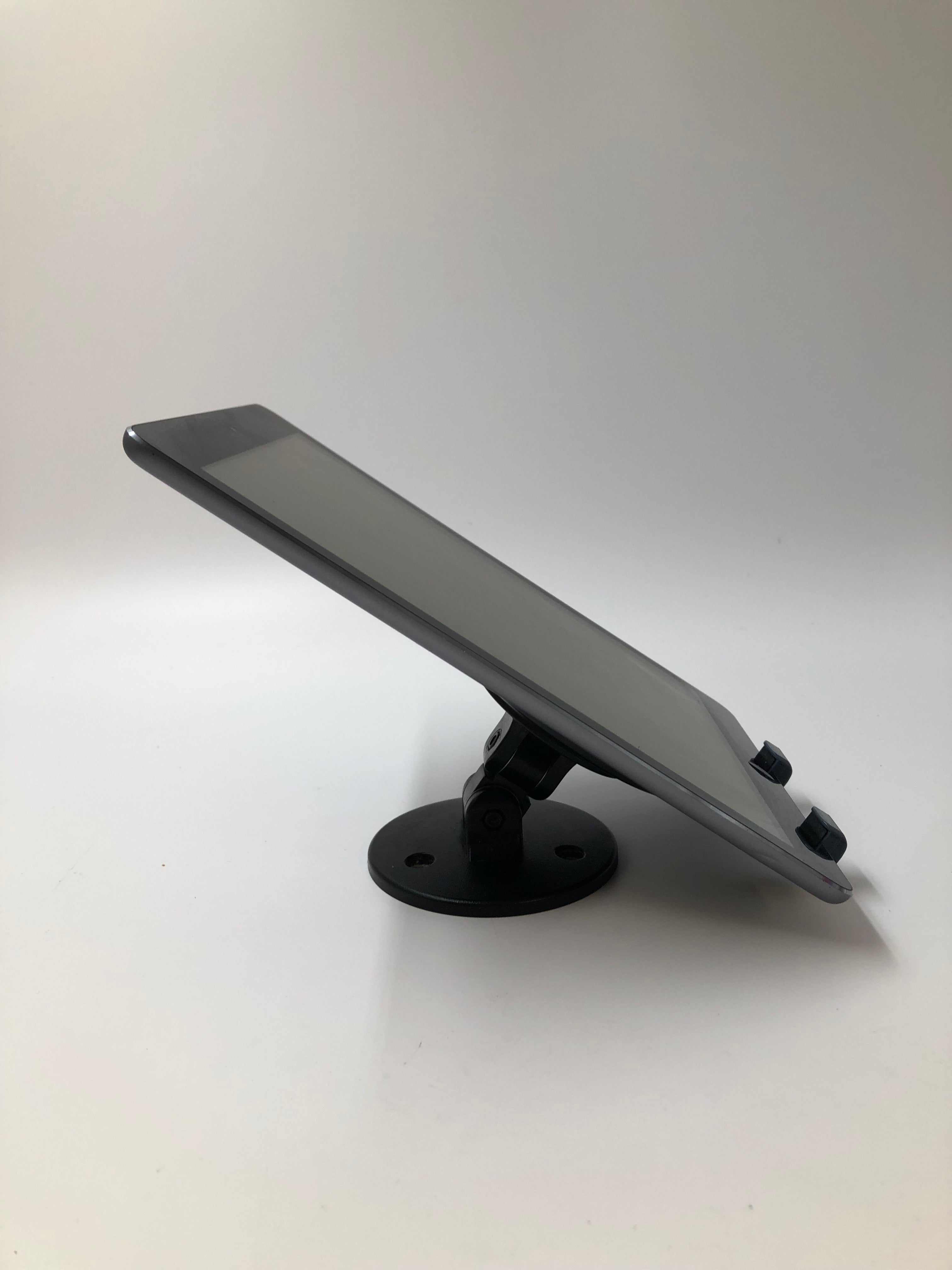 Refurbished Apple iPad Air (2013) 9.7" side view