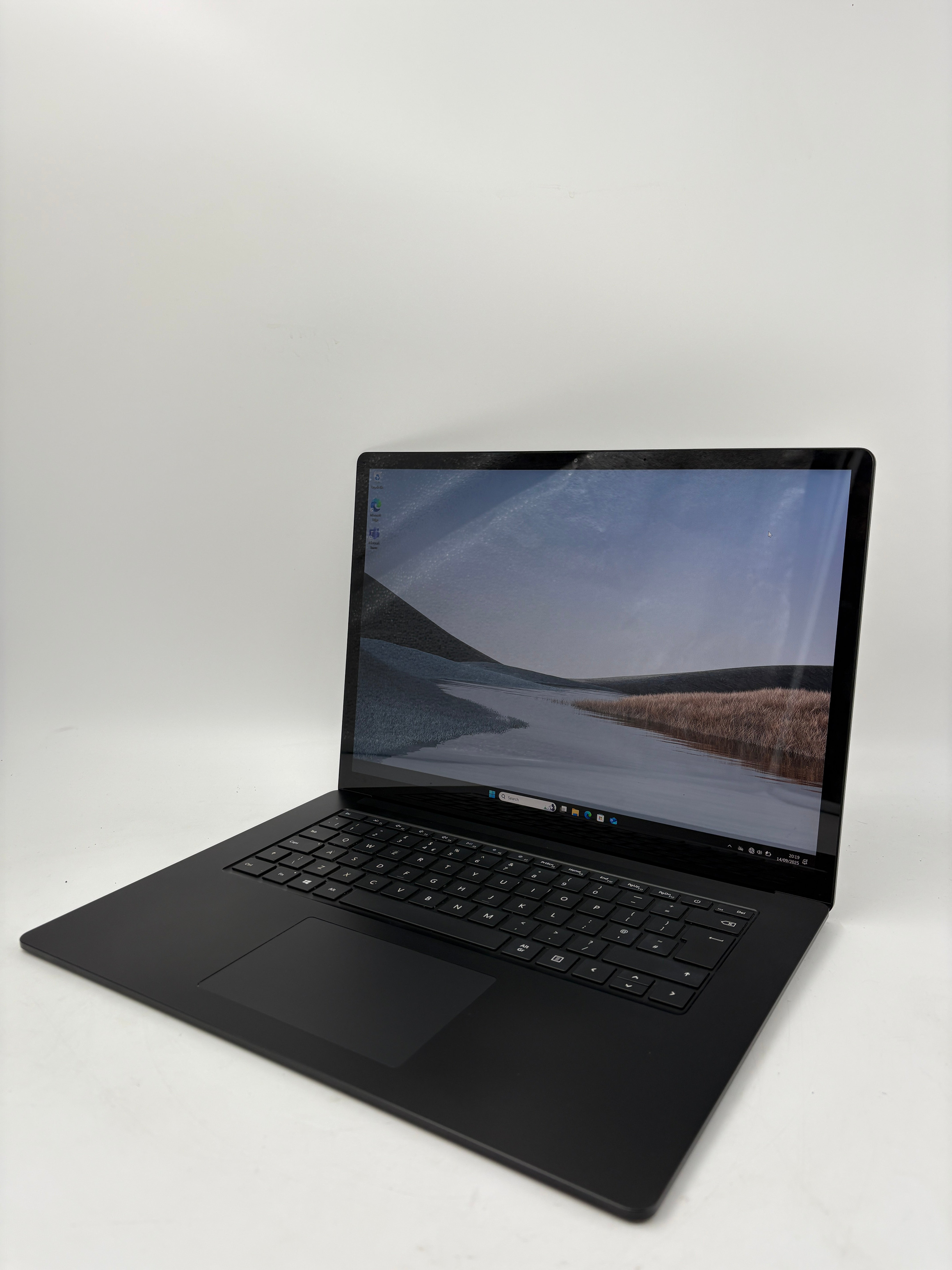 Microsoft Surface Laptop 3 15" TouchScreen i5 10th Gen 8GB RAM 256GB SSD W11