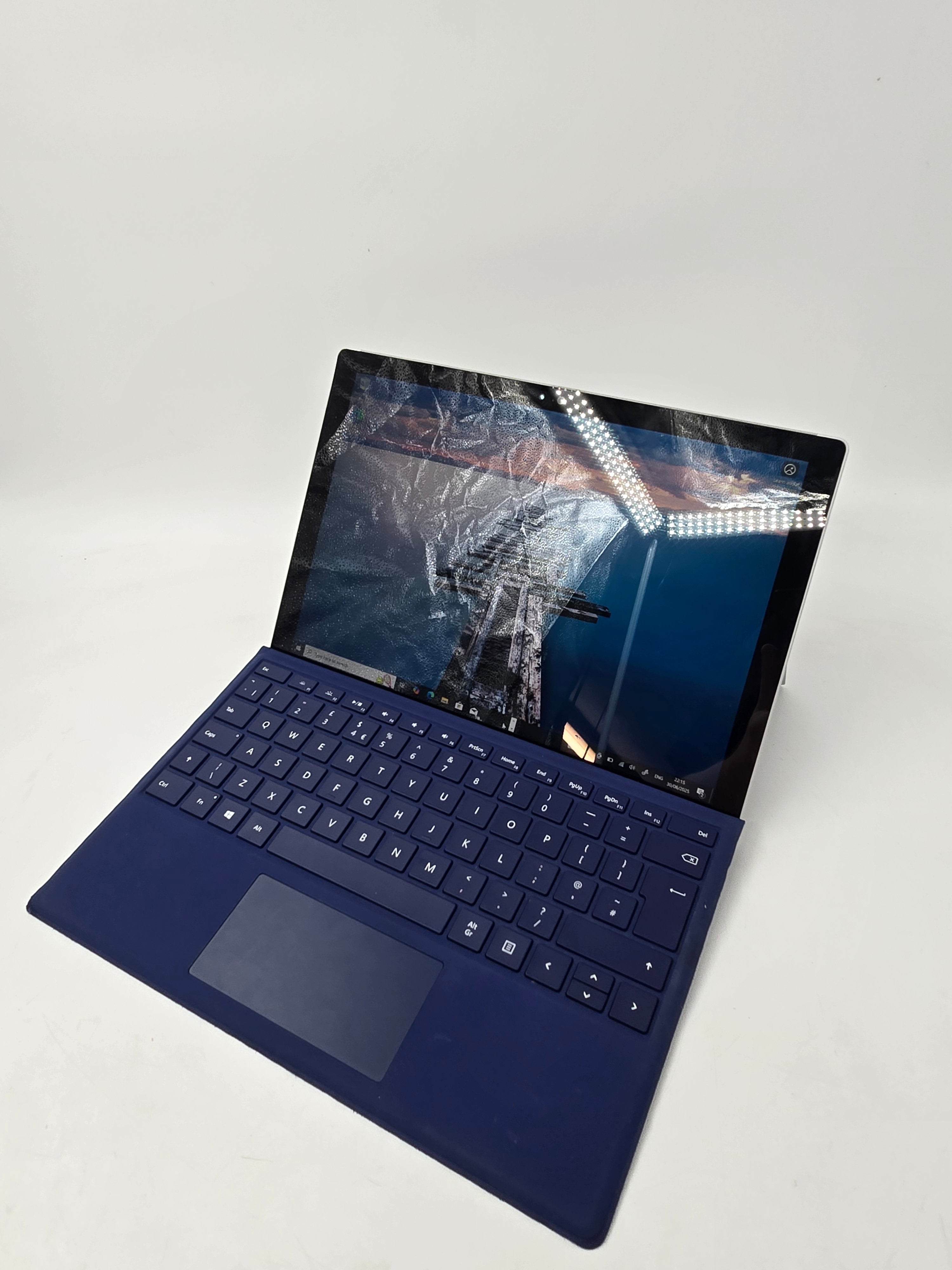 Microsoft Surface Pro 4 12.3" Touchscreen i3 6th Gen 4GB RAM 128GB SSD W10