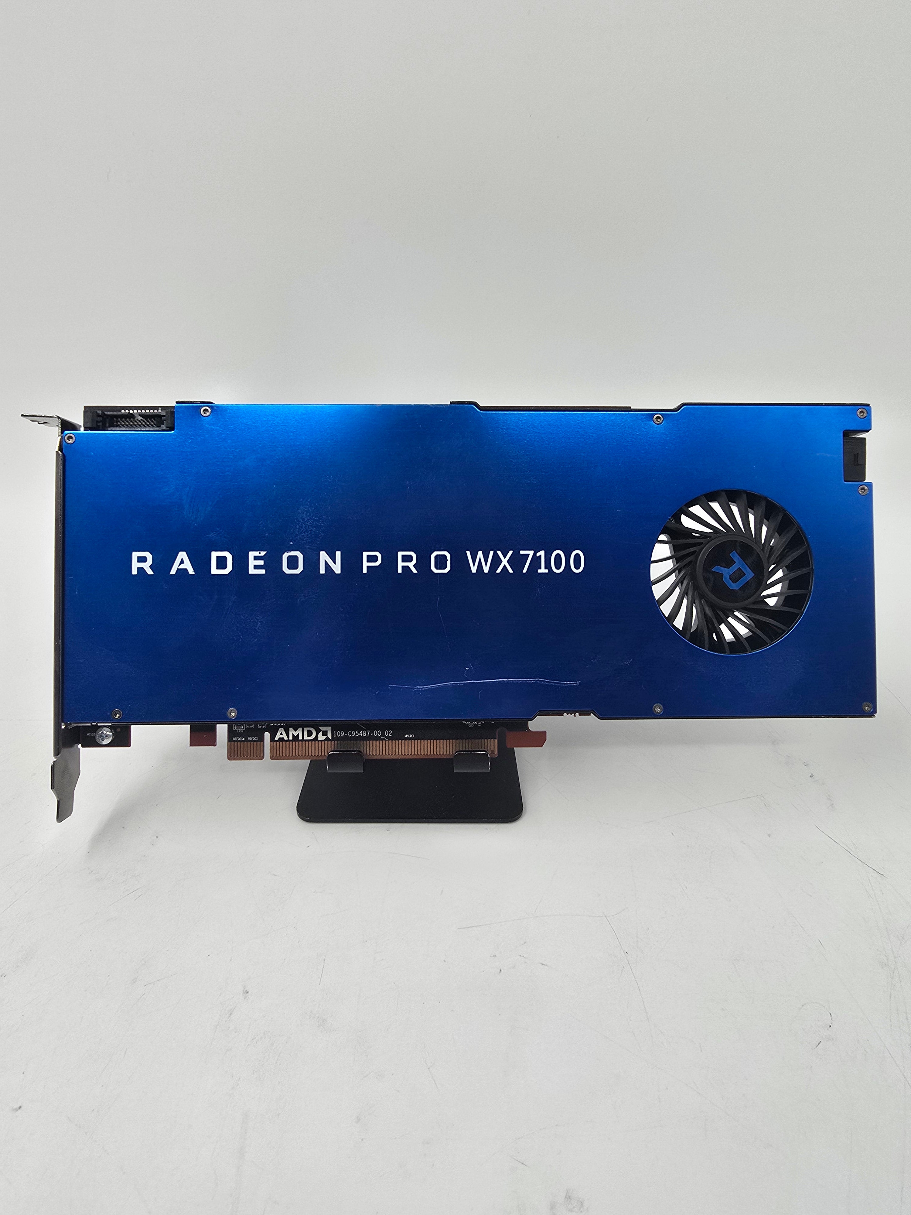 AMD Workstation Graphics Card Radeon Pro WX7100 8GB GDDR5 4x DisplayPort GPU