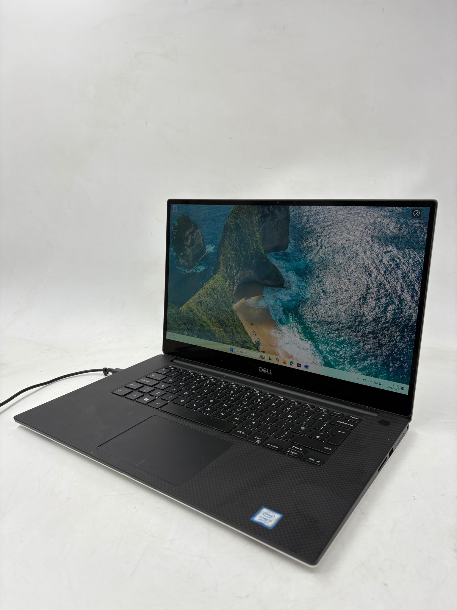 Refurbished Dell XPS 15 7590 15.6" Screen (3840 x 2160) Intel Core i7-9750H 16GB RAM 1TB SSD Windows 11 Pro Laptop