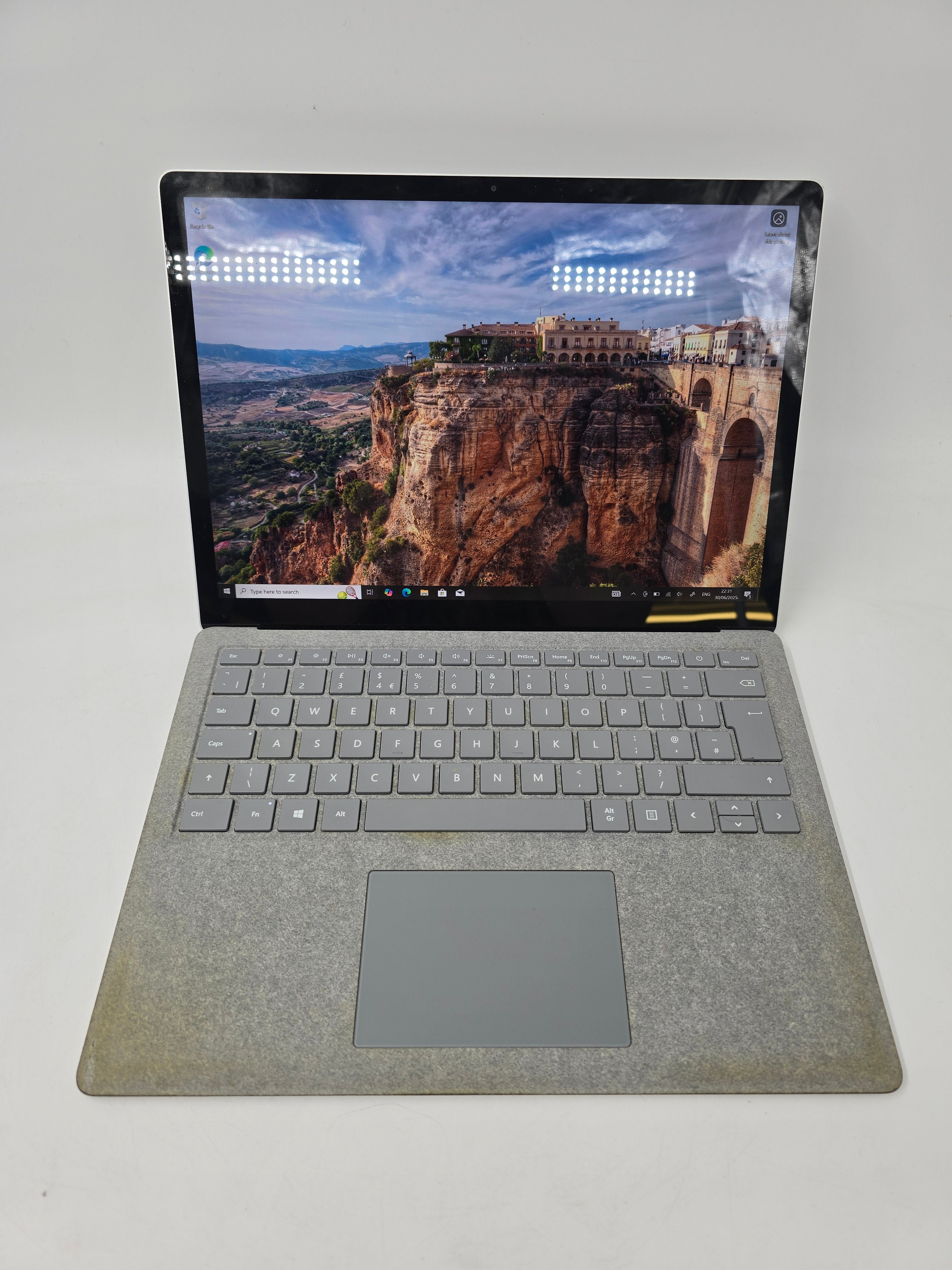 Microsoft Surface Laptop 1 13.5" Touchscreen i5 7th Gen 8GB RAM 128GB SSD W10