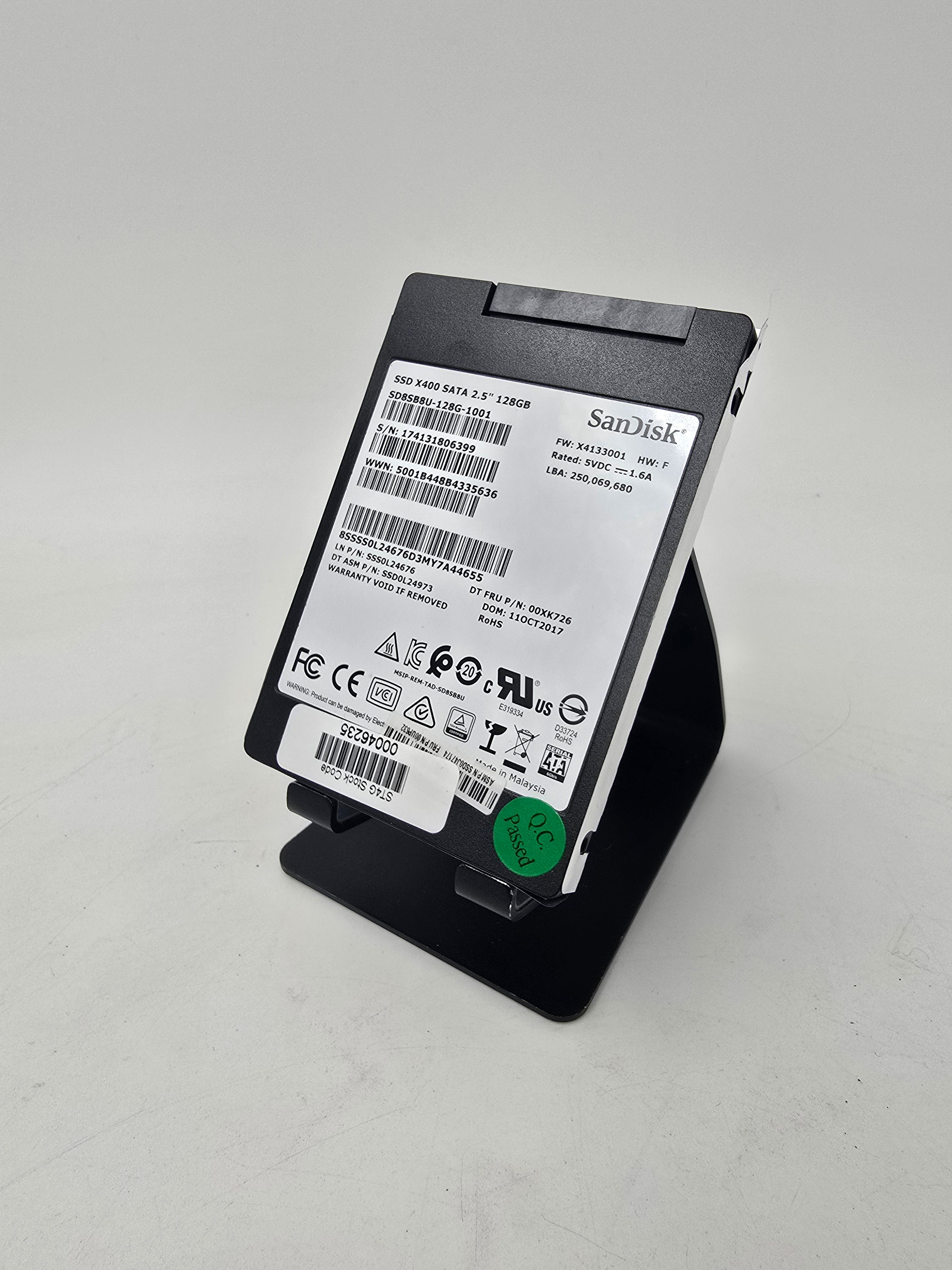 Solid State Drives 240GB 128GB 2.5" SATA SSD WD Sandisk Samsung Lot of 11