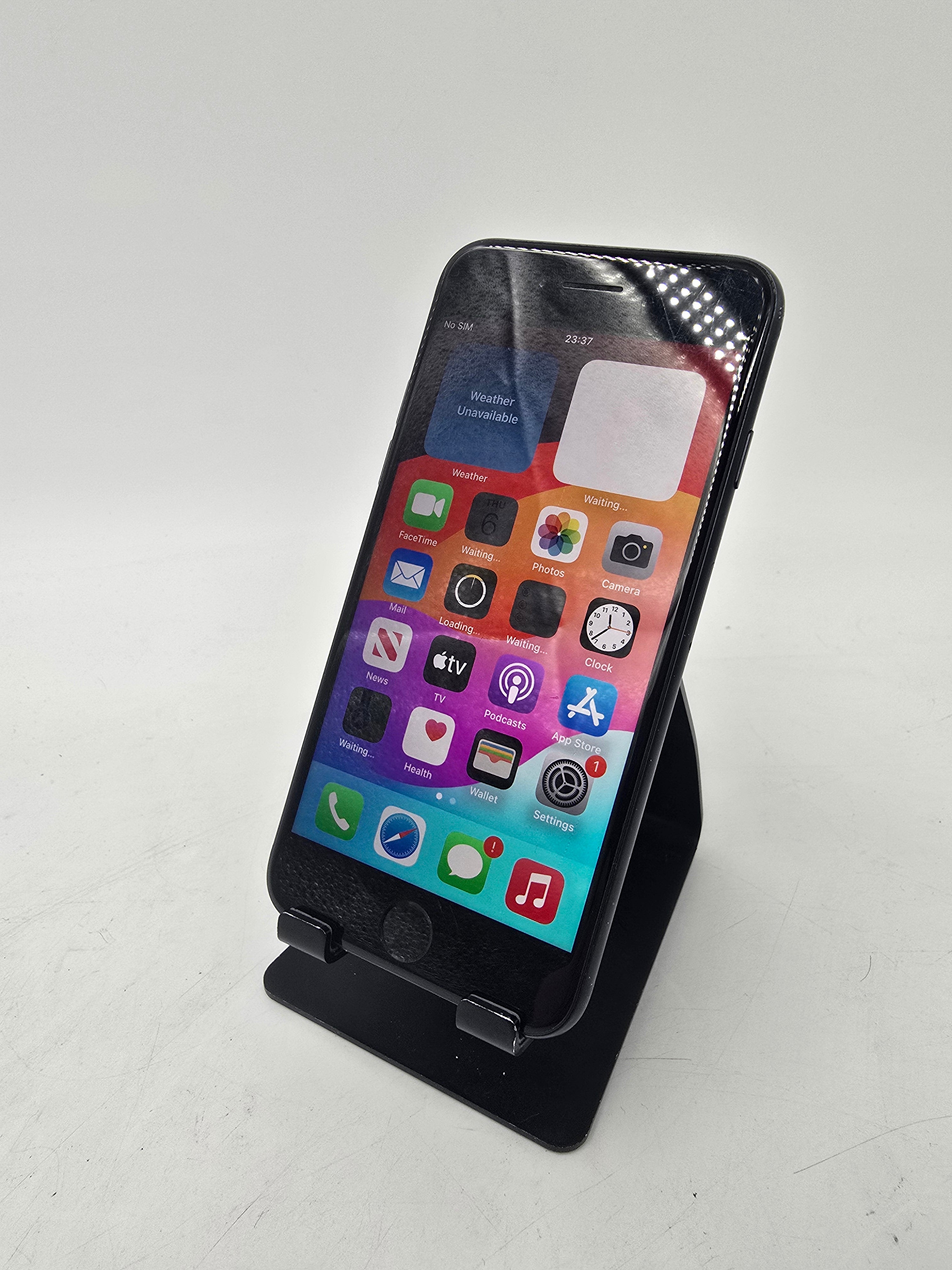 Apple iPhone SE 3rd Gen 2022 4.7" Screen 64GB Storage SIM Unlocked 80+% Battery