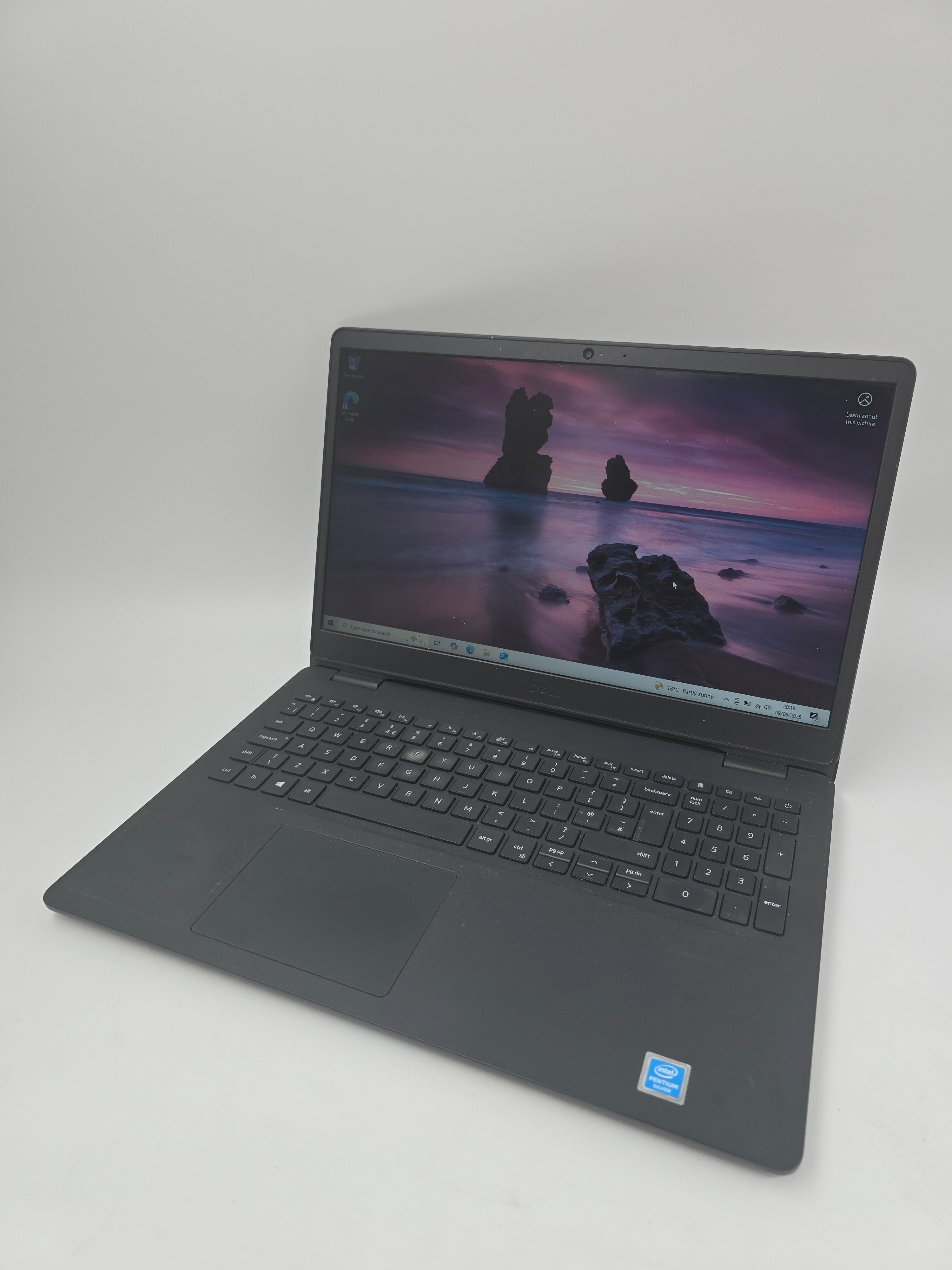 Dell Laptop Inspiron 3502 15.6 Screen Pentium Silver N5030 4GB RAM 256GB SSD W10