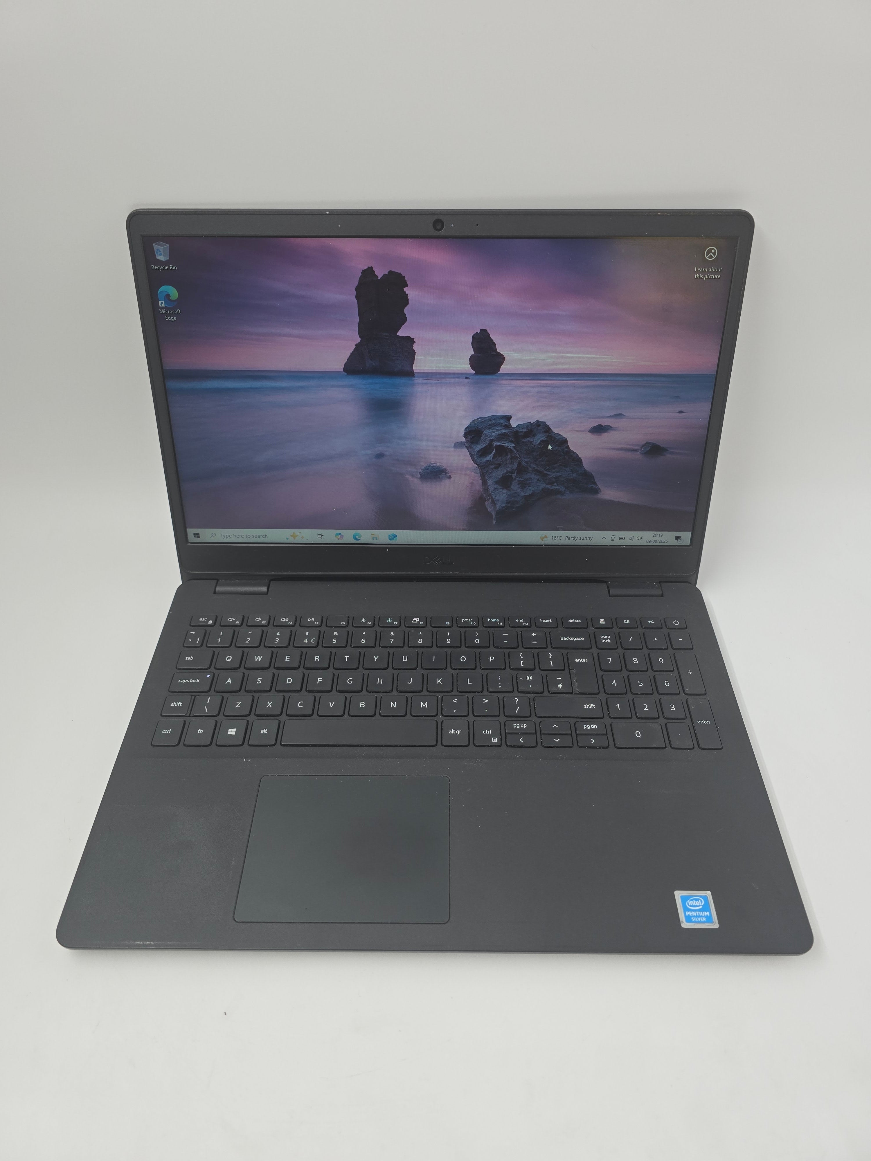 Dell Laptop Inspiron 3502 15.6 Screen Pentium Silver N5030 4GB RAM 256GB SSD W10
