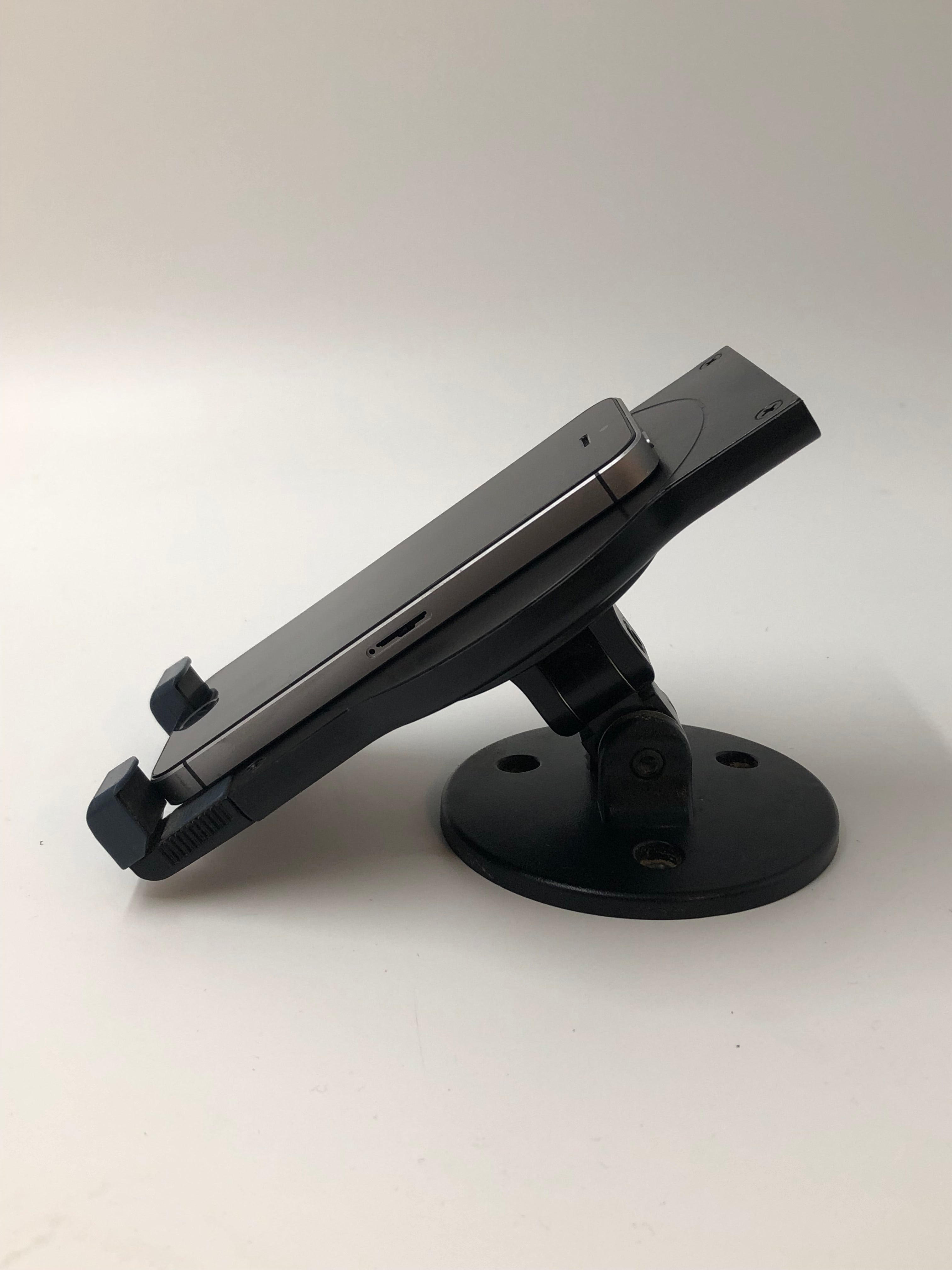 Apple iPhone SE (2016), 4" Screen, 32GB Storage, A9 Chipset, Silver/Black