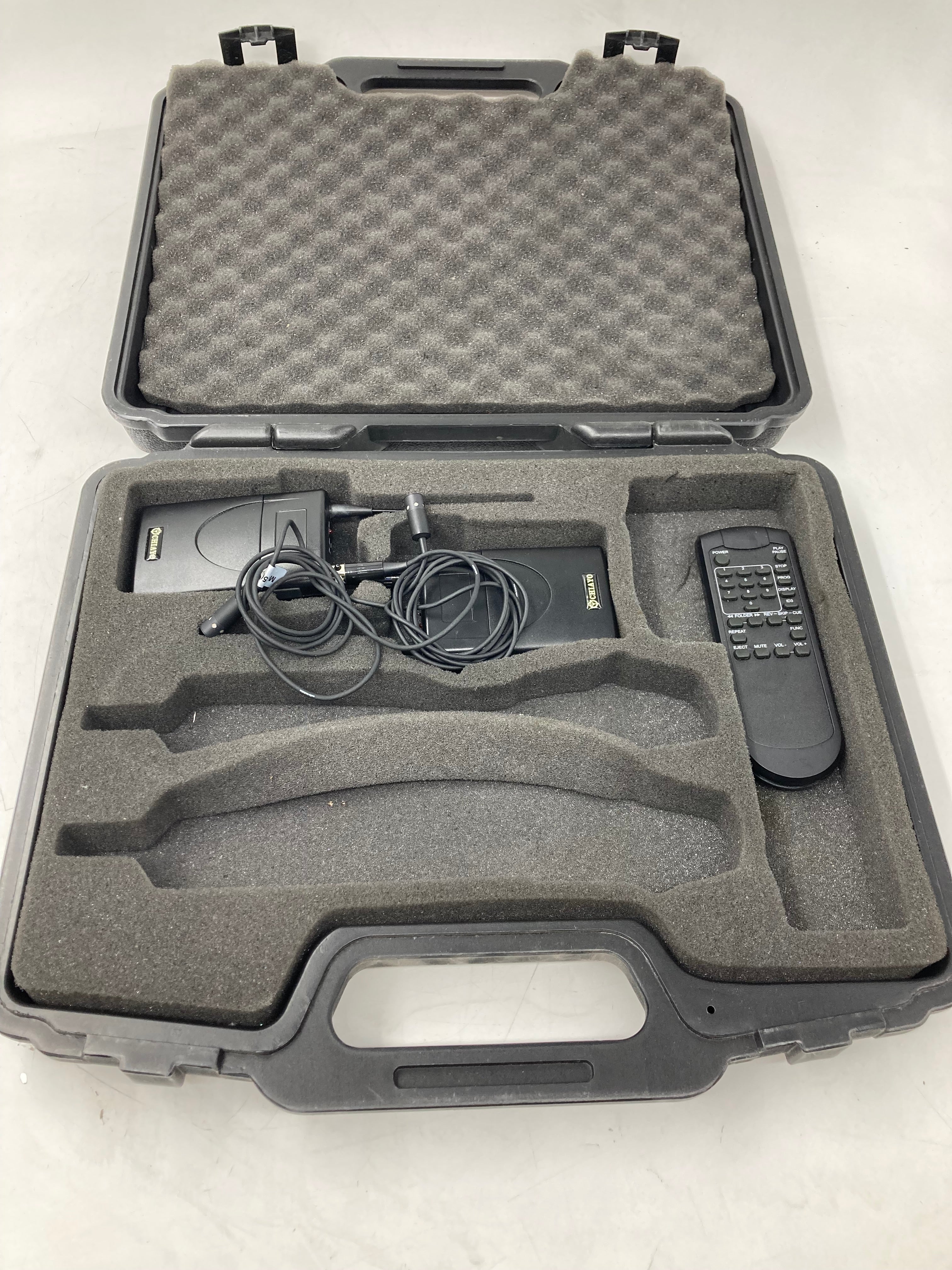 Chiayo Challenger 1000 (u10h0dd) PA System 2 Speakers 2 Beltpack Microphones
