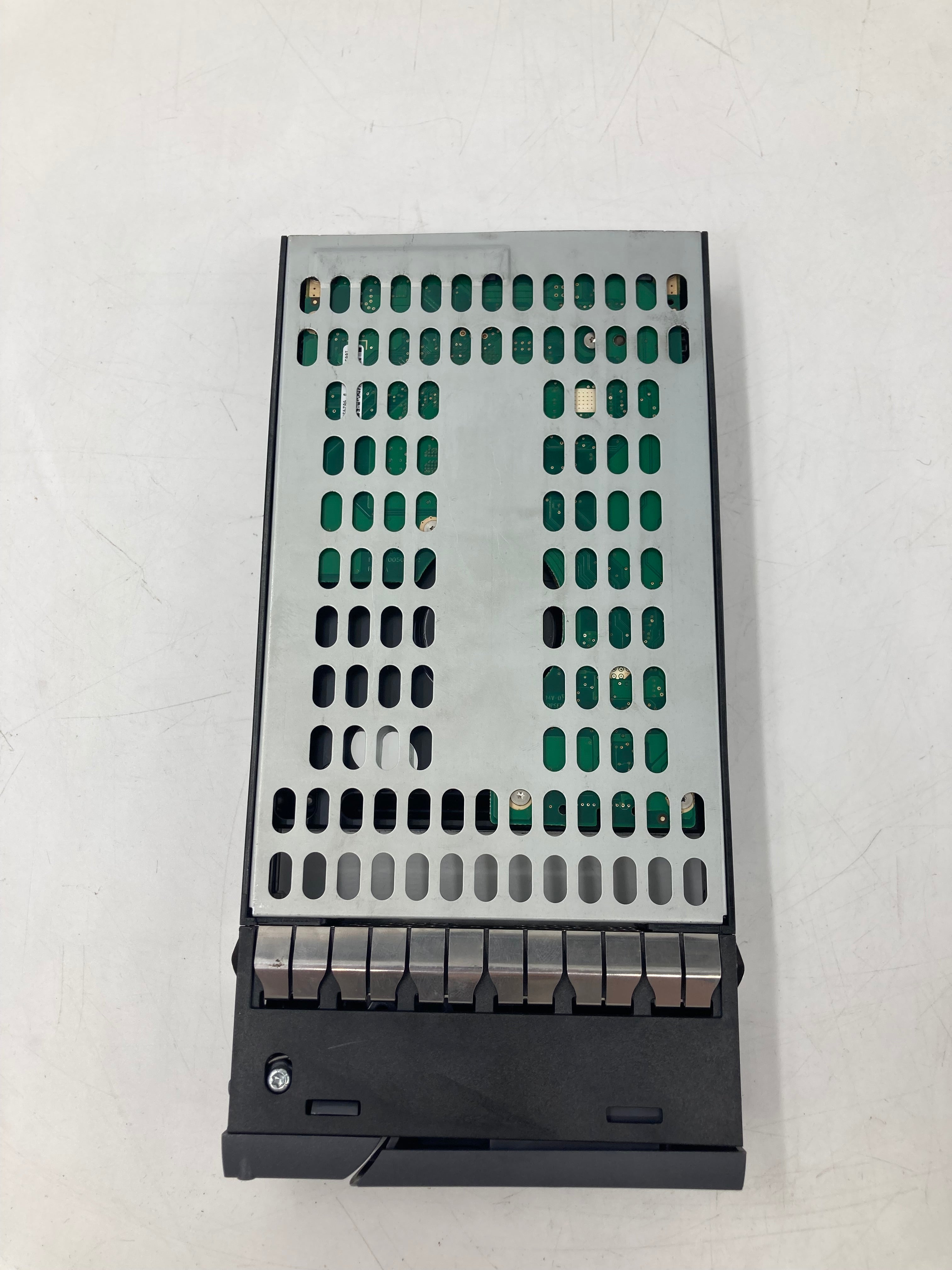 NetApp HDD 3.5 SAS 600GB 15K RPM 6 Gbps P/N 108-00227 Lot of 6