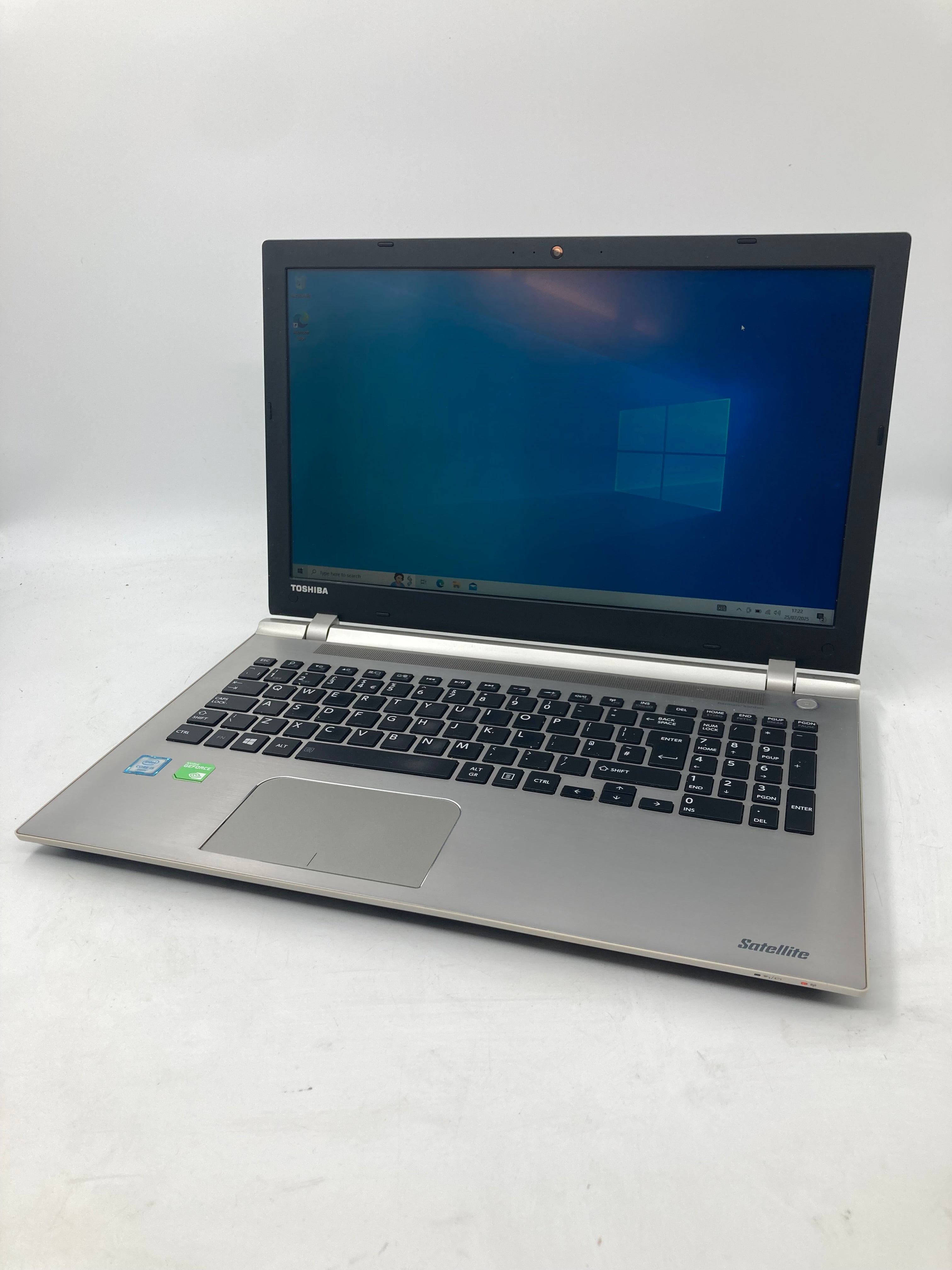 Toshiba Satellite P50 15" Screen i7 6th Gen 16GB RAM 64GB SSD Win 10