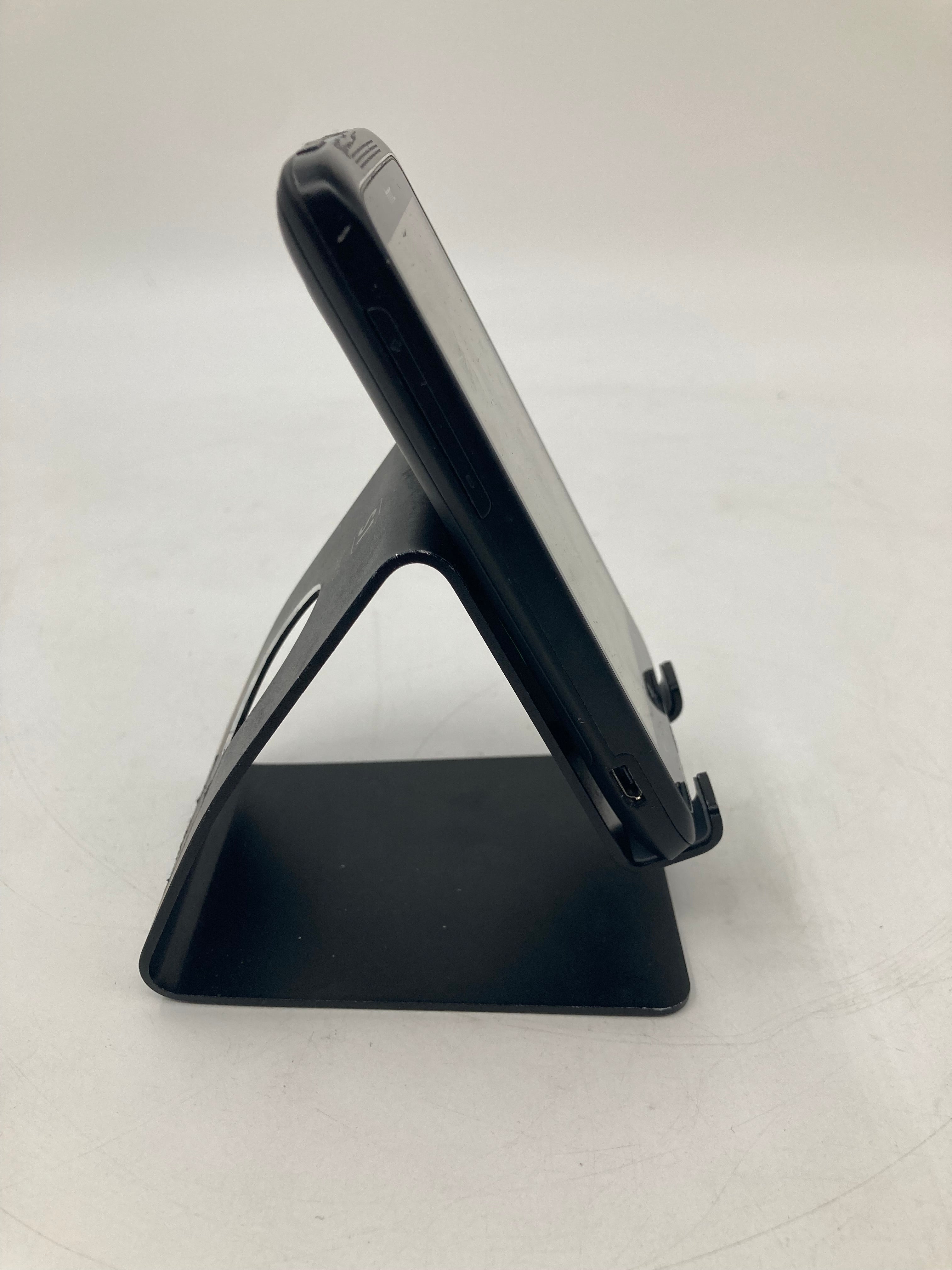 HTC Mircosoft 7 Trophy 4" Screen 8GB Storage Network Locked