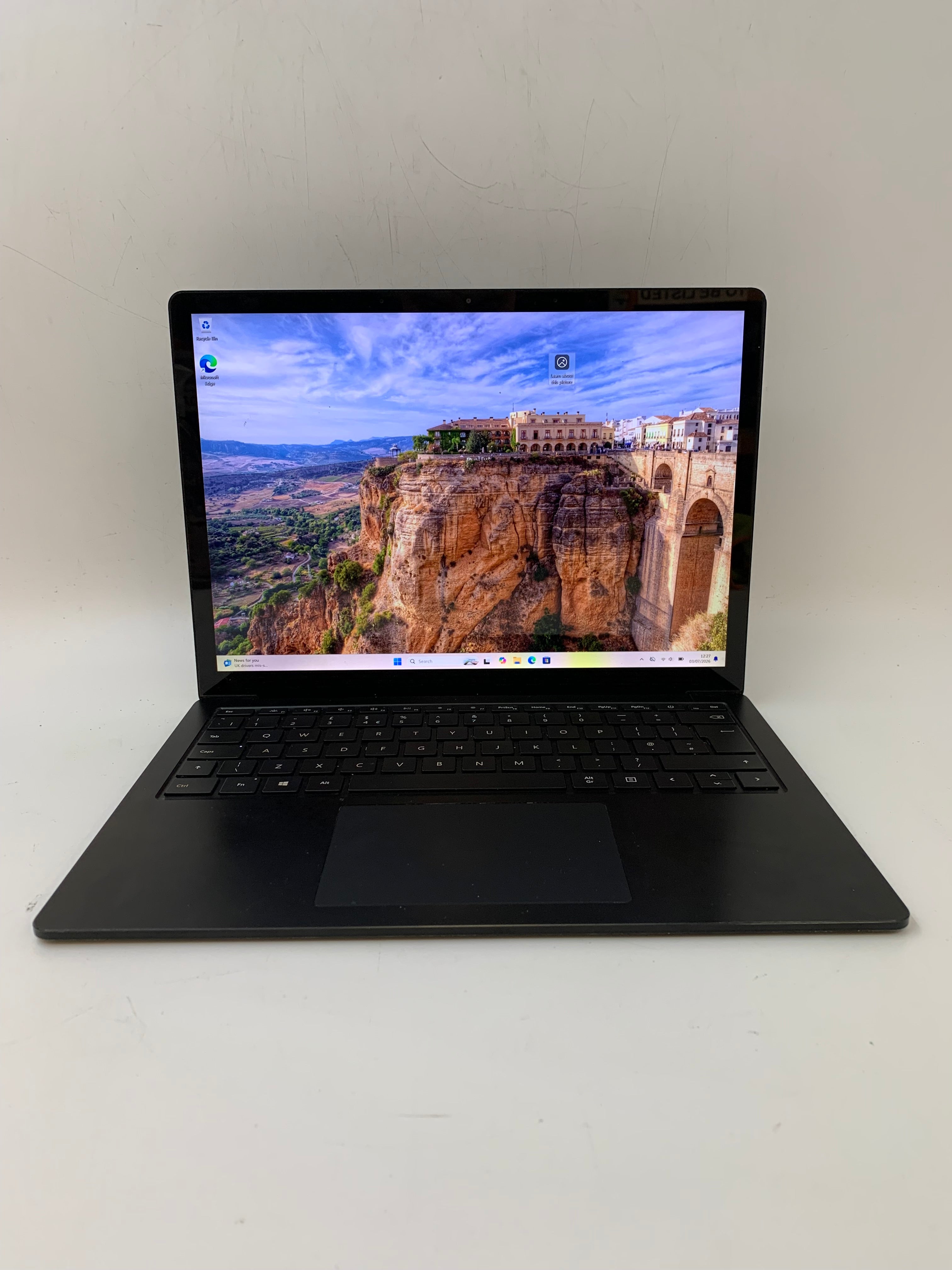 Microsoft Surface Laptop 3 Spares: 13.5" PixelSense Touchscreen, i7 10th Gen, 16GB RAM, 512GB SSD, W11 Pro