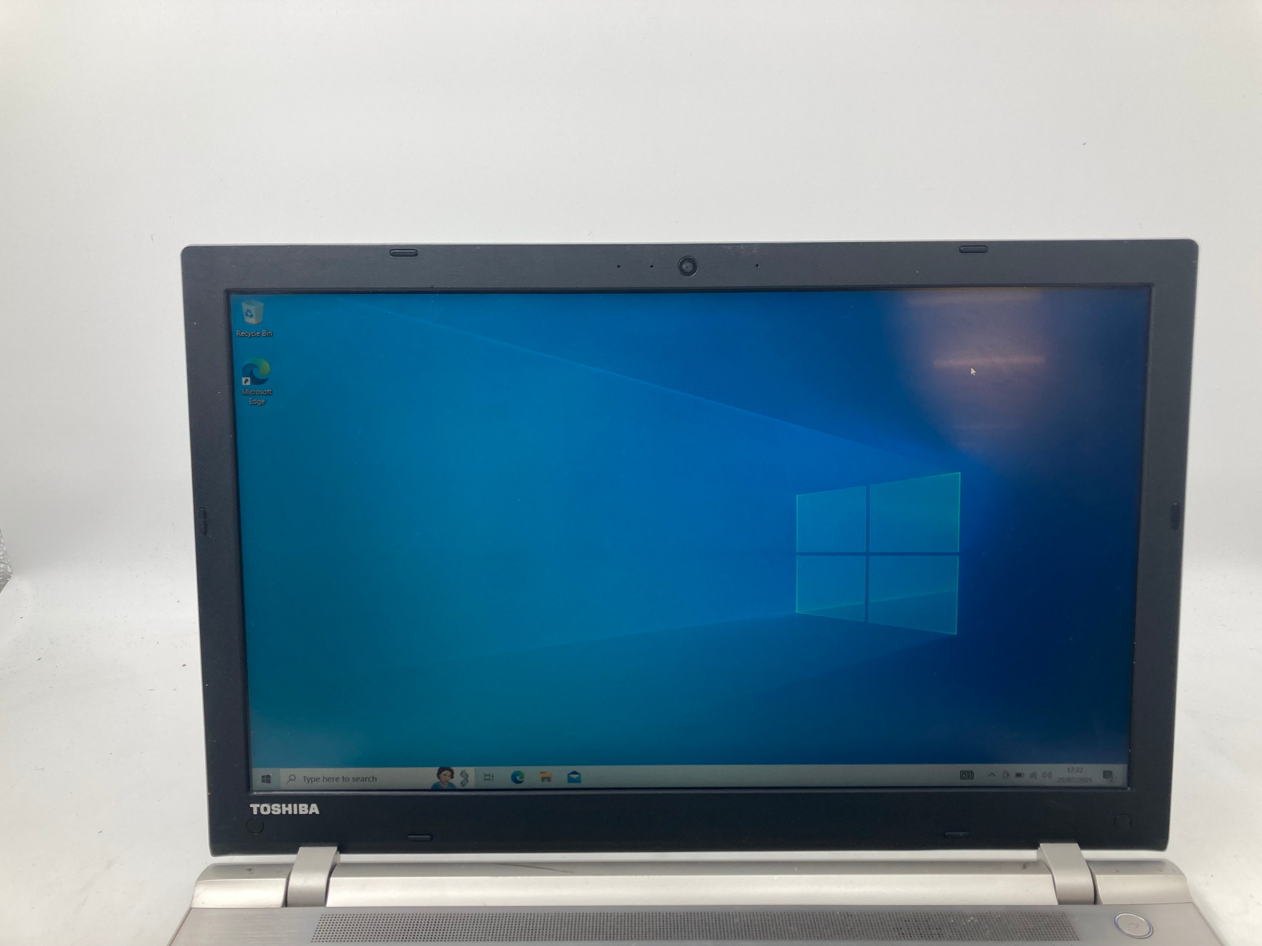 Toshiba Satellite P50 15" Screen i7 6th Gen 16GB RAM 64GB SSD Win 10