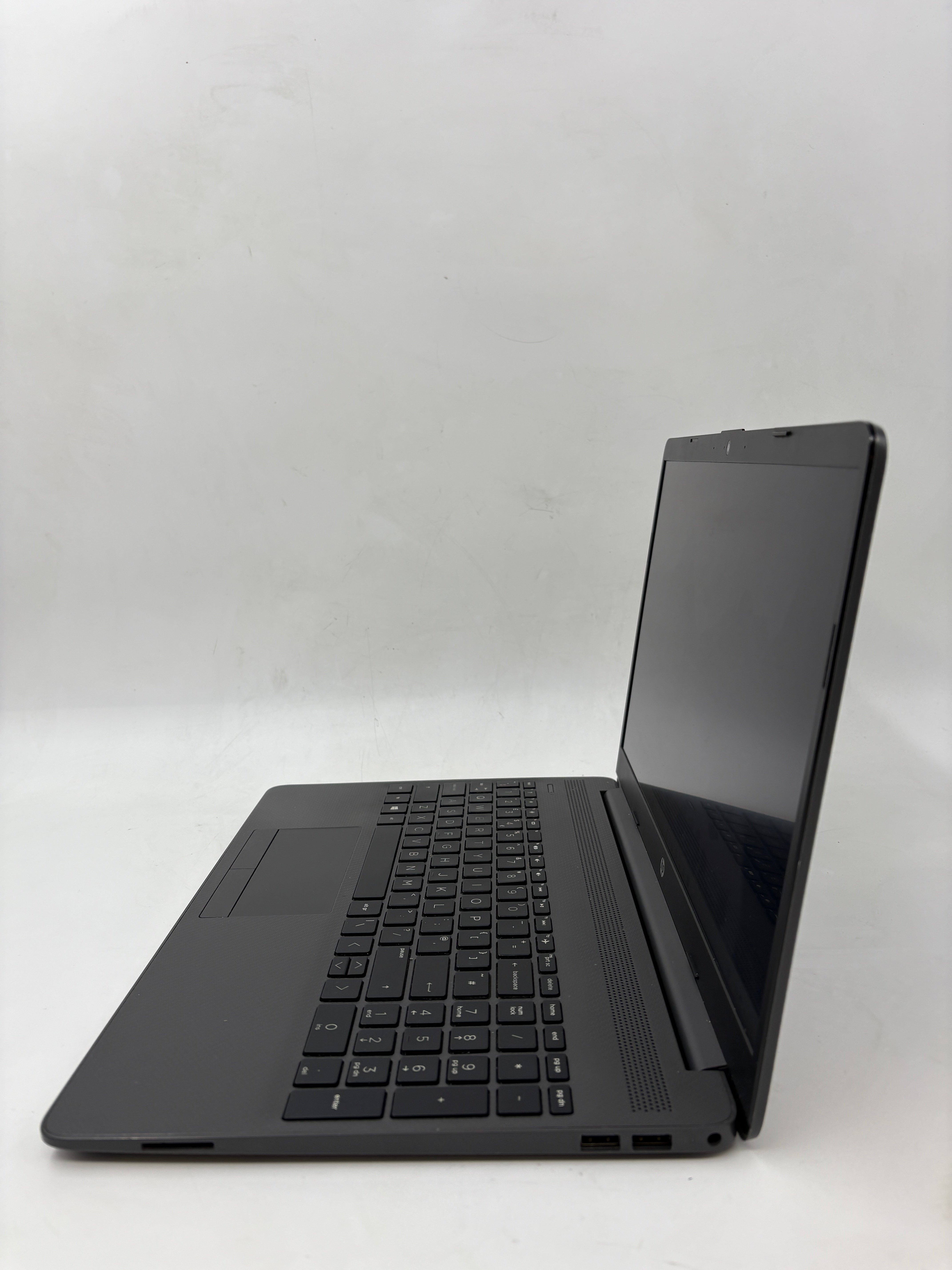 HP Laptop 255 G8 15.6" Screen AMD Ryzen 5 3500U 8GB RAM 256GB SSD W11