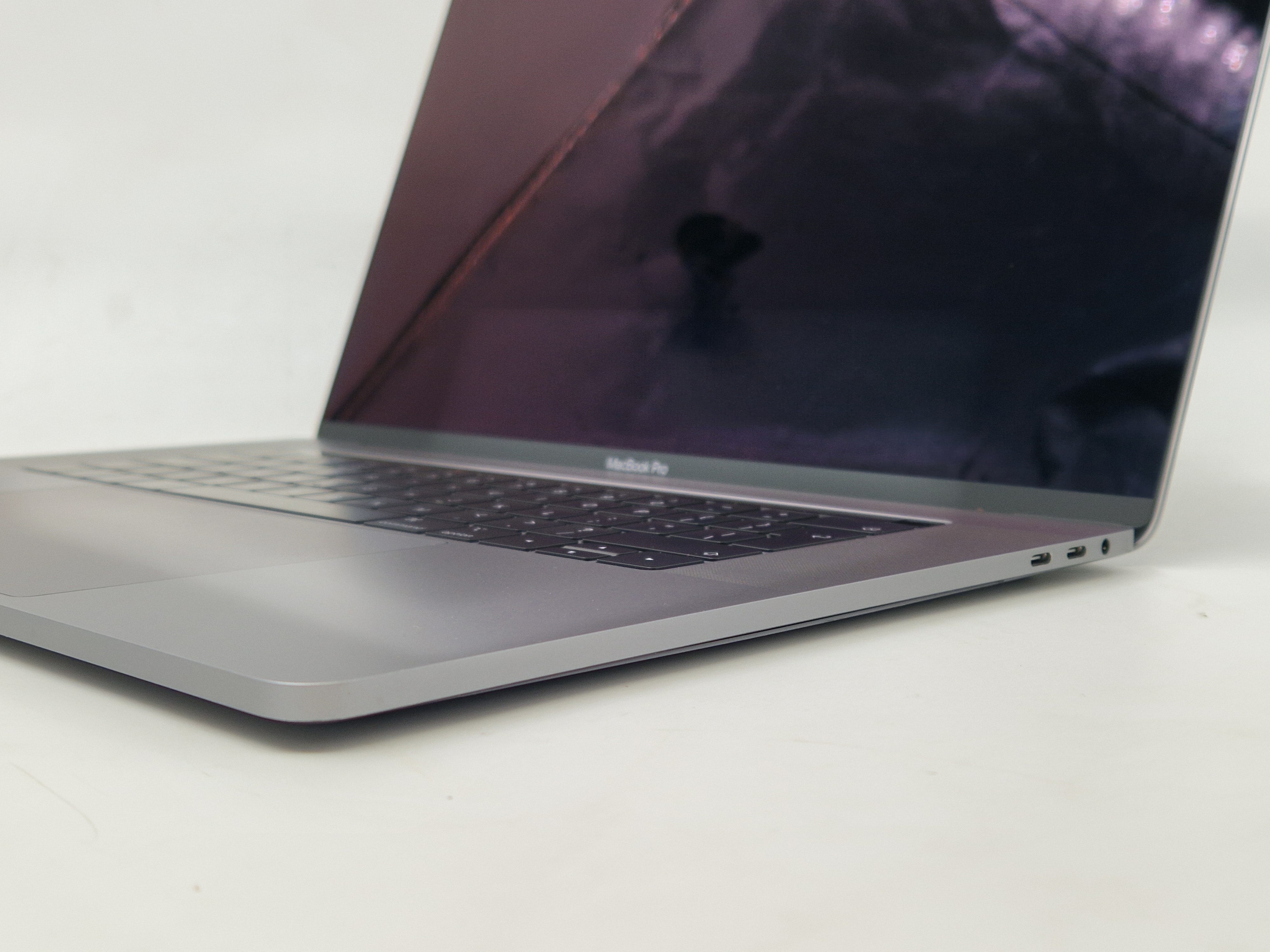 Apple Laptop A1990 EMC: 3359 FULL HOUSING