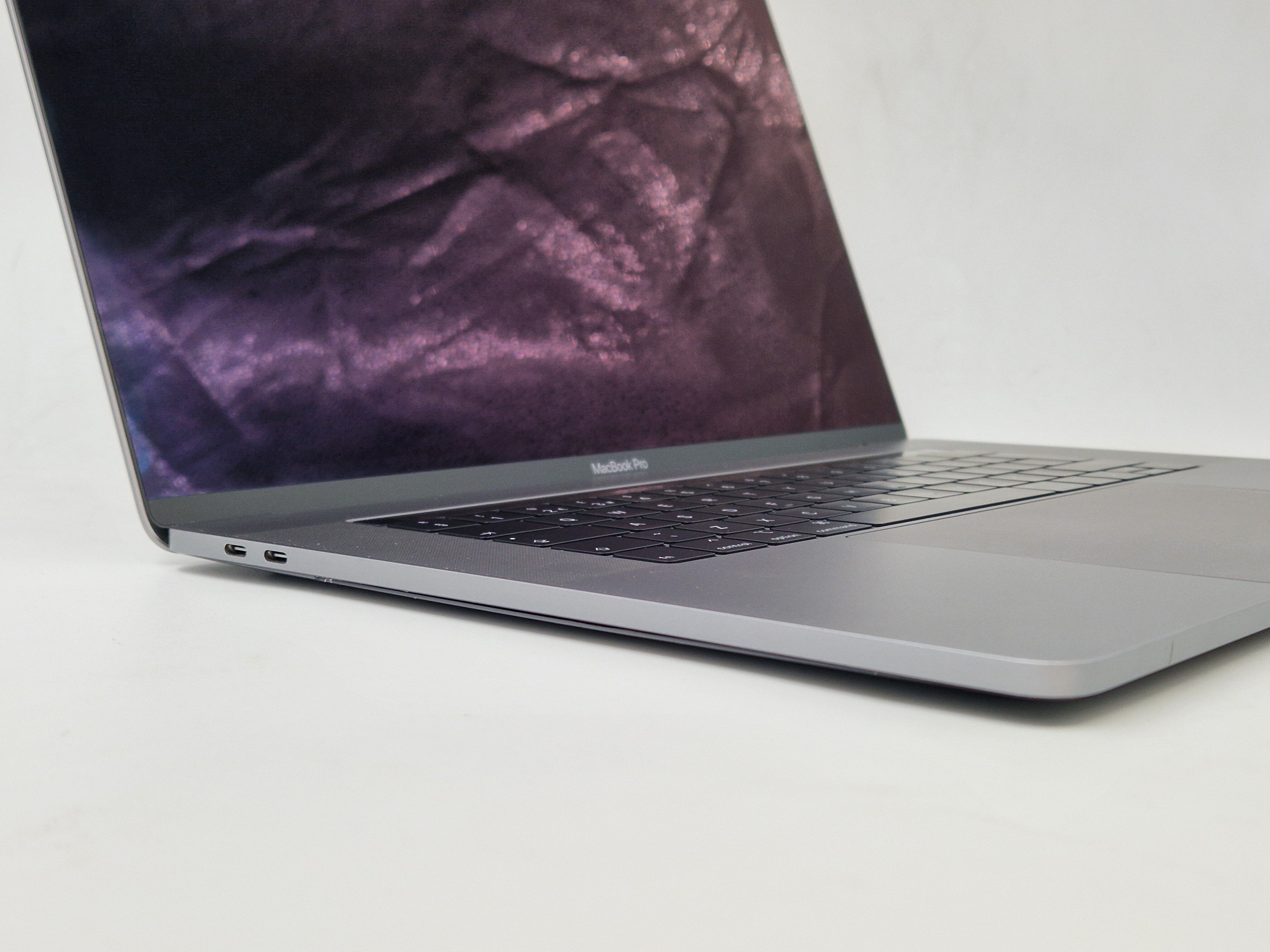 Apple Laptop A1990 EMC: 3359 FULL HOUSING