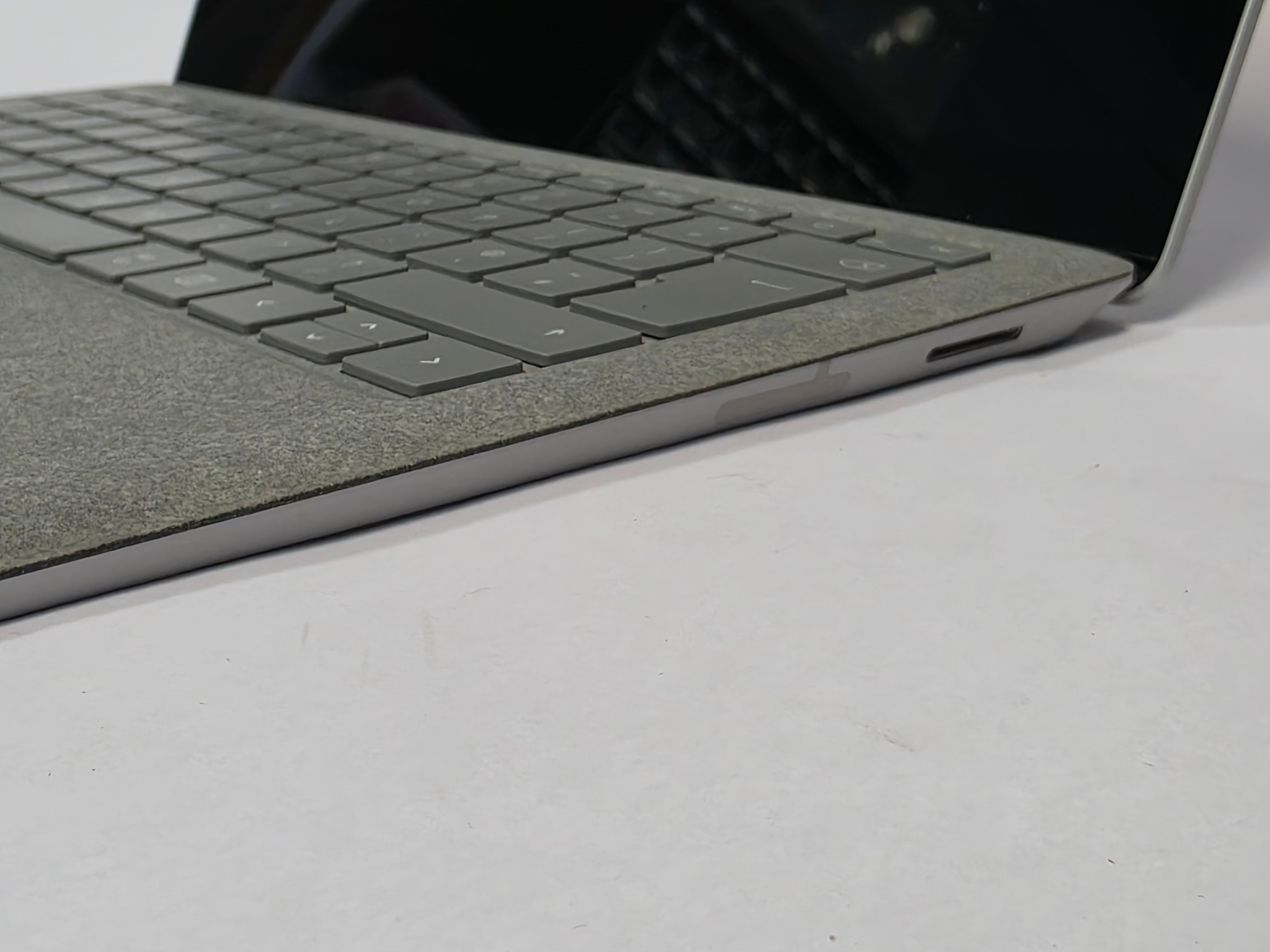 Microsoft Surface Laptop 1 12.3" Screen i5 7th Gen 8GB RAM 128GB SSD W10