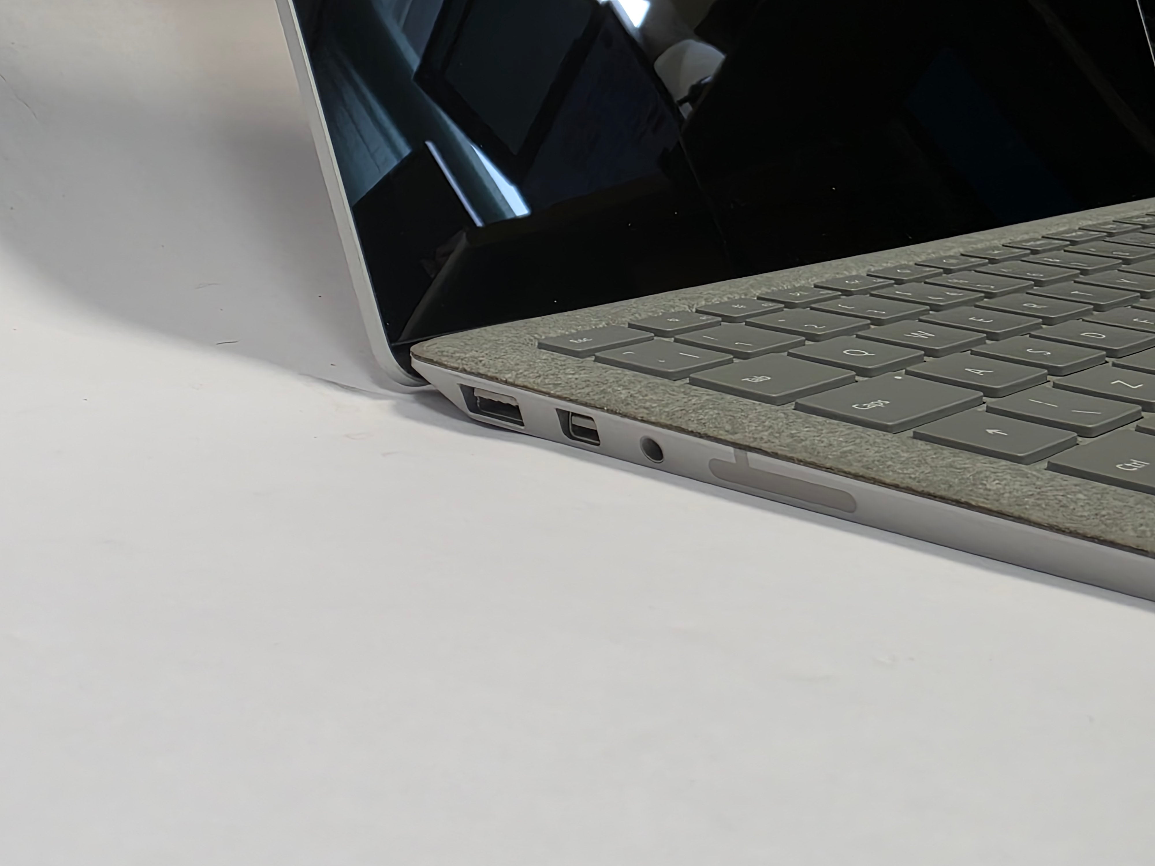 Microsoft Surface Laptop 1 12.3" Screen i5 7th Gen 8GB RAM 128GB SSD W10
