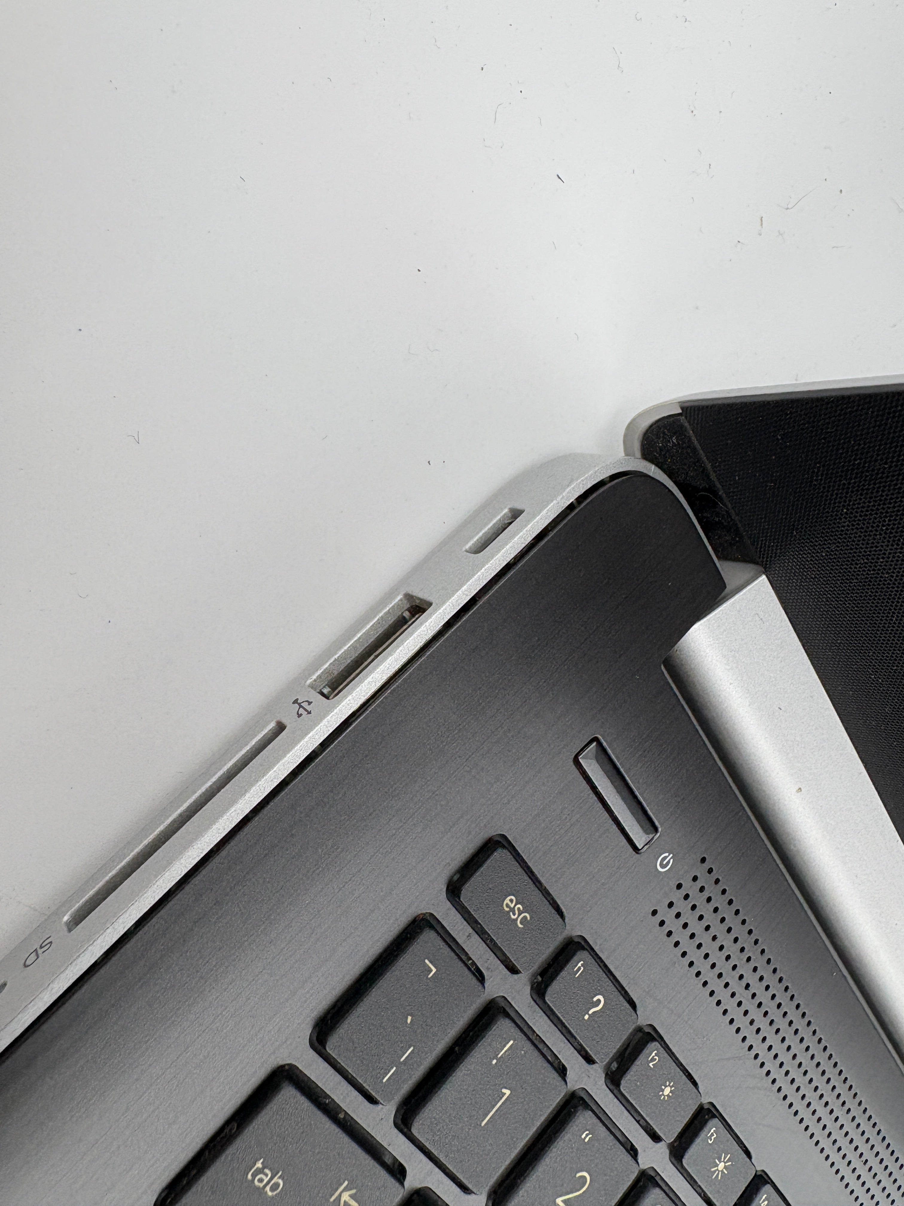 HP Laptop 14-CM0011NA 14" Screen Ryzen 5 2500U 8GB RAM NO SSD NO OS