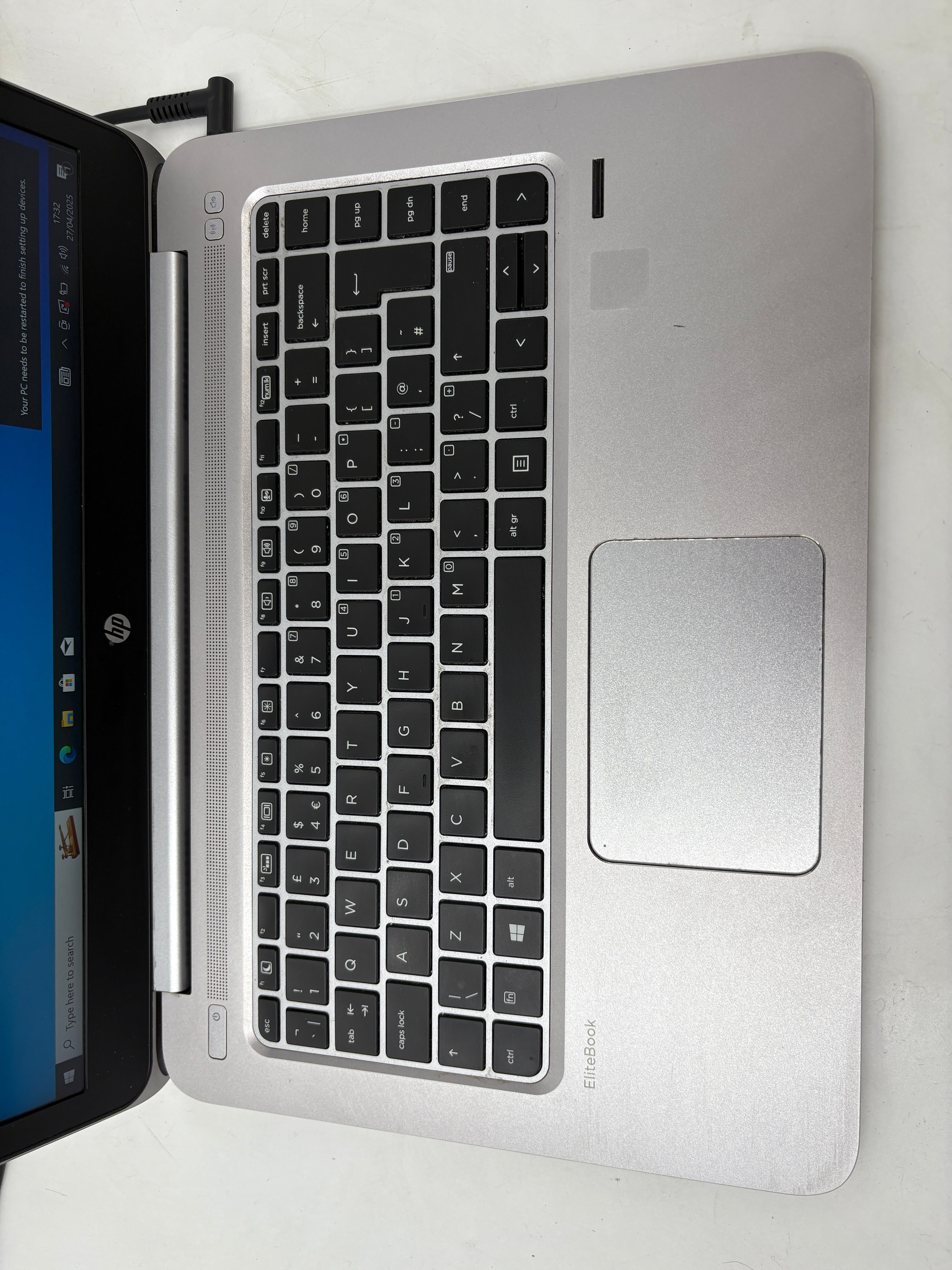 HP Laptop EliteBook Folio 1040 G3 14" Screen i5 6th Gen 8GB RAM 128GB SSD W10