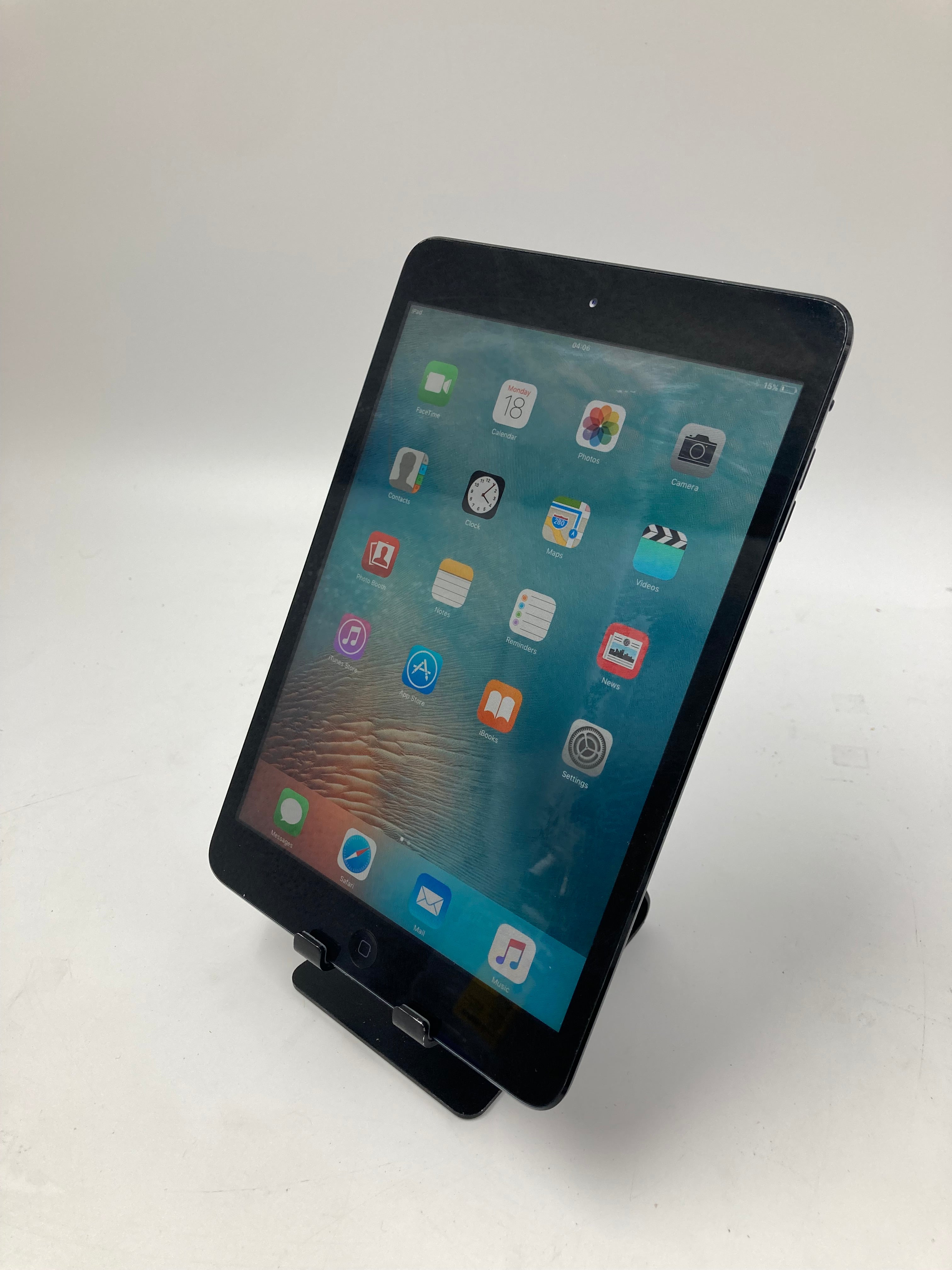Apple iPad Mini 5th Gen 16GB 32GB 64GB Silver Black Lot of 3 - Unlocked