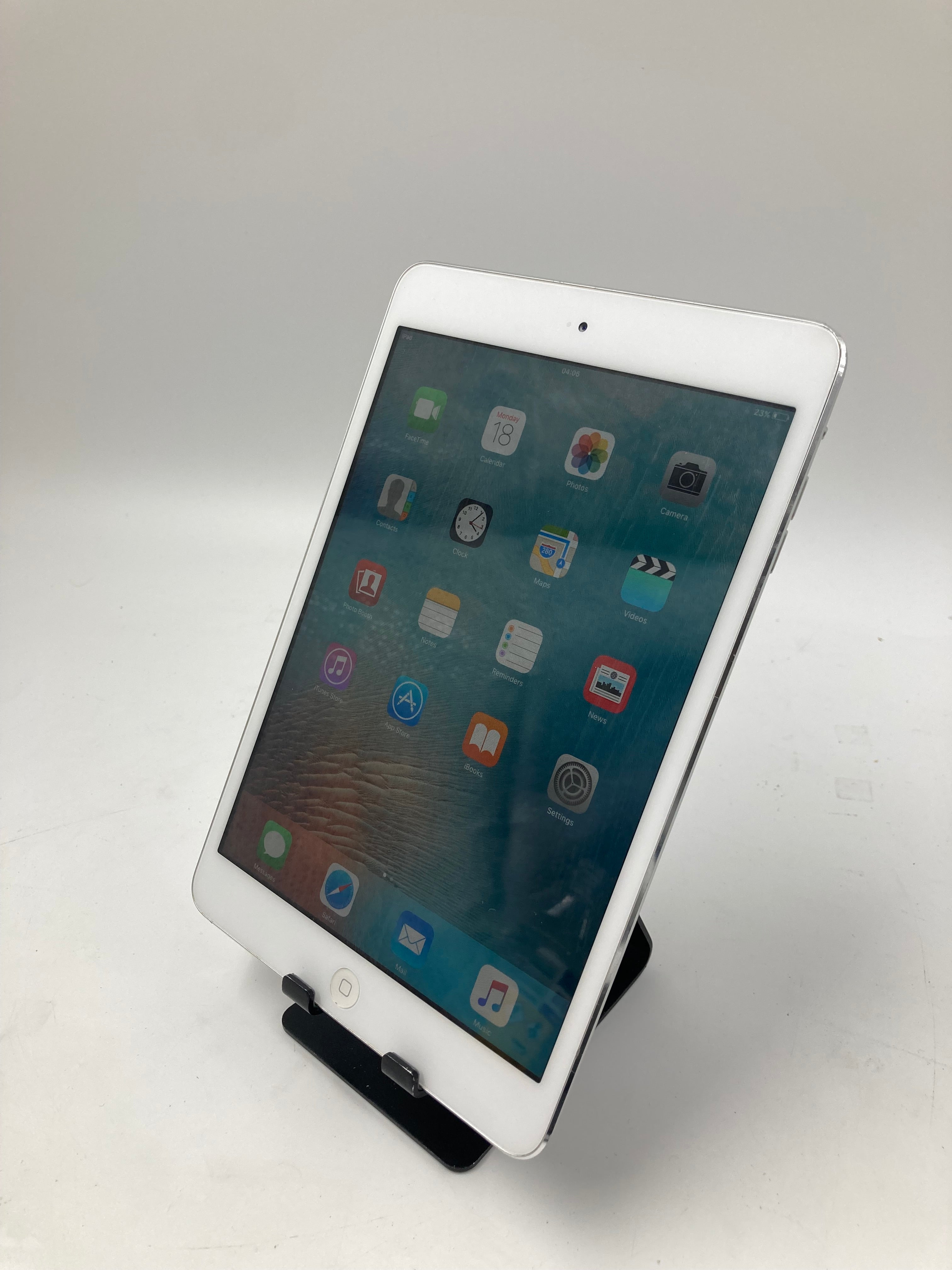 Apple iPad Mini 5th Gen 16GB 32GB 64GB Silver Black Lot of 3 - Unlocked