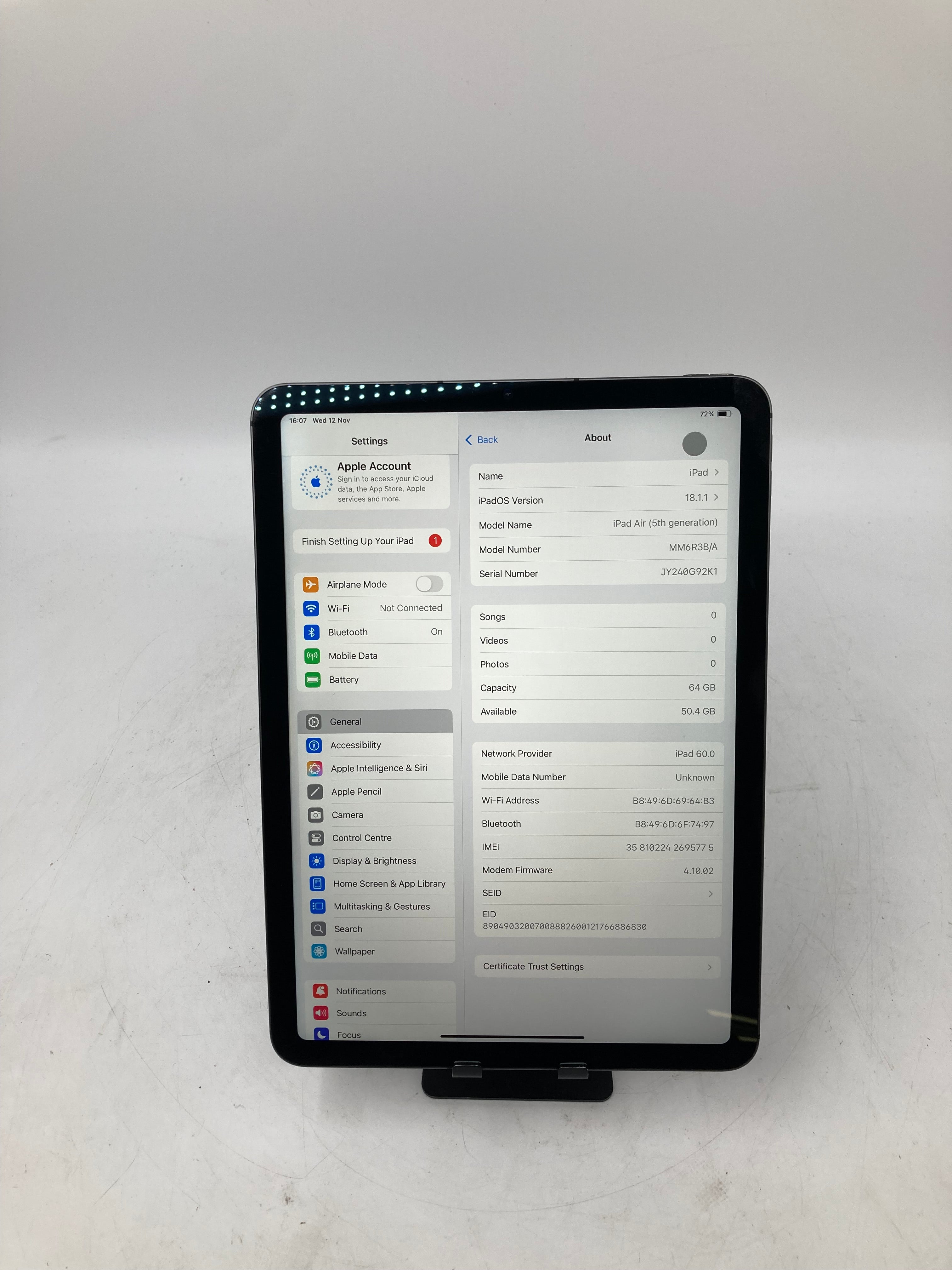 Apple iPad Air 5th Gen 10.9" Screen 64GB Storage Space Gray Unlocked *Spares*